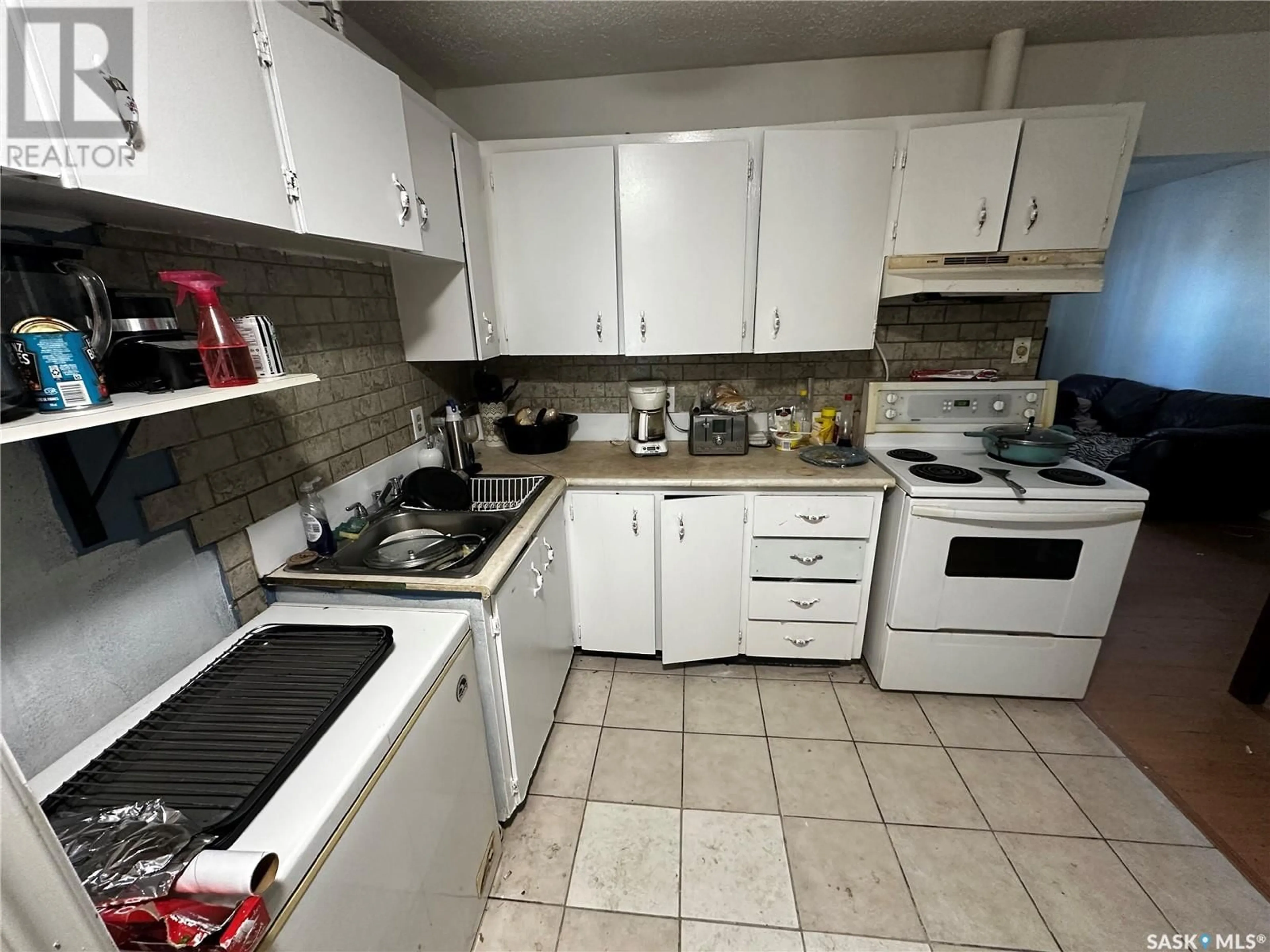 Standard kitchen, not visible floor, cottage for 225 Mowat CRESCENT, Saskatoon Saskatchewan S7L4X1