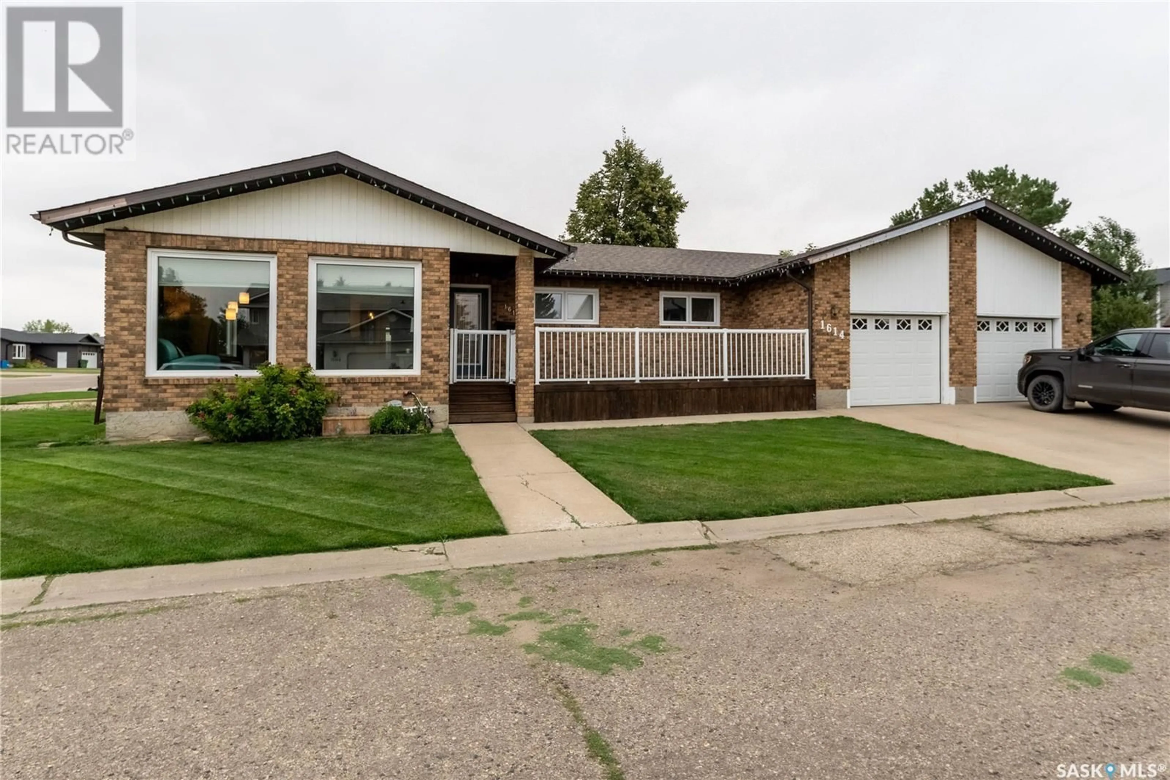 Home with brick exterior material for 1614 Bingham ROAD, Moose Jaw Saskatchewan S6H7X7