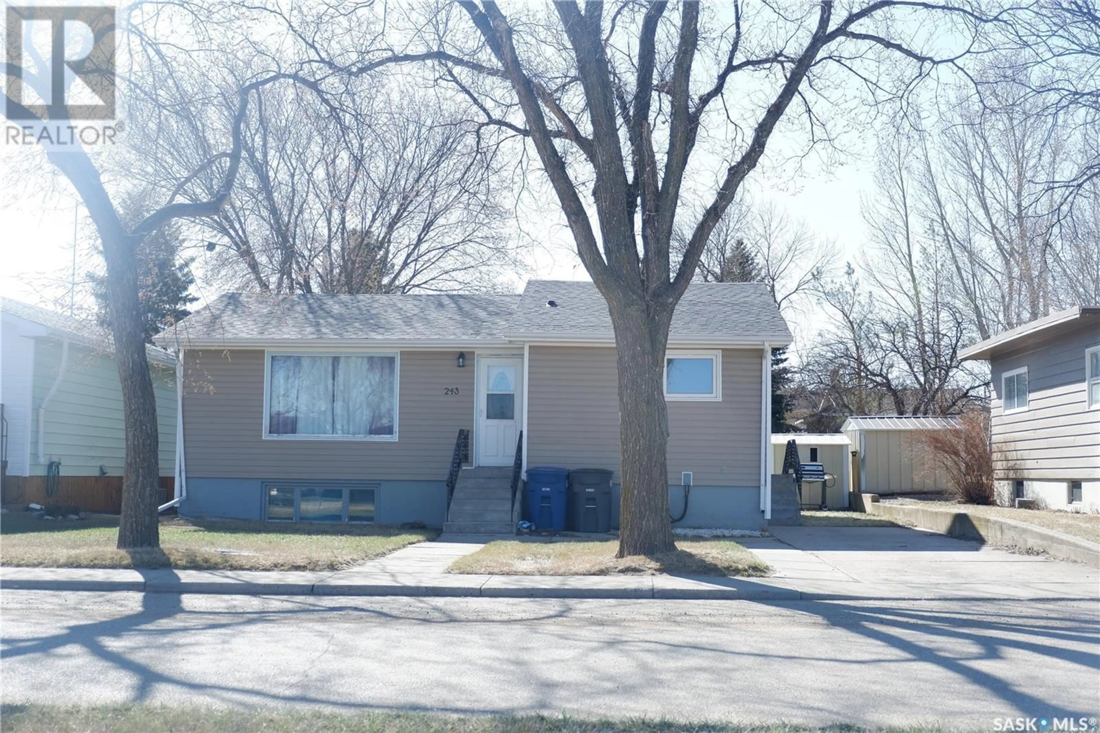 Frontside or backside of a home for 243 Dominion ROAD, Assiniboia Saskatchewan S0H0B0