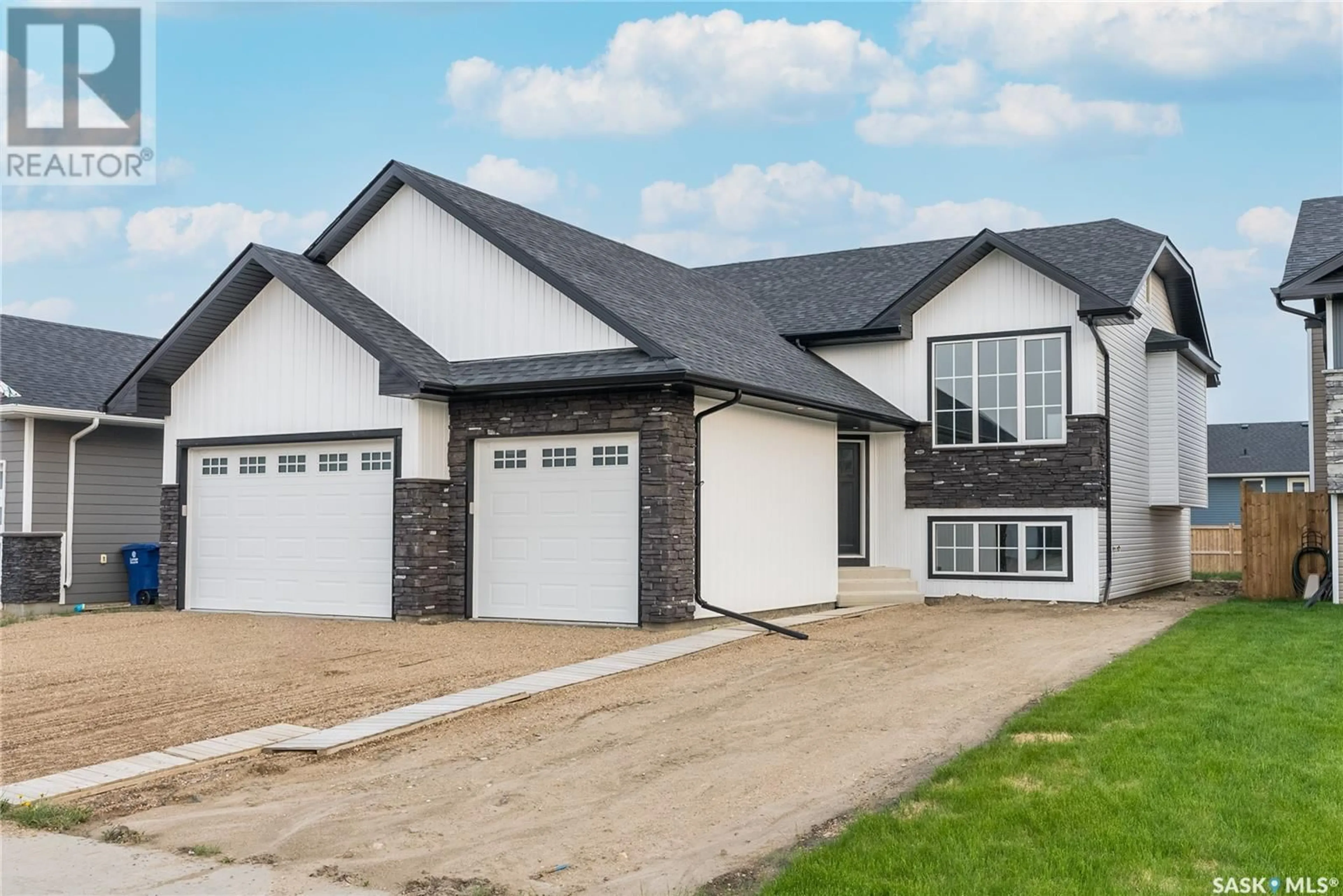 Frontside or backside of a home for 821 Woods CRESCENT, Warman Saskatchewan S0K4S4