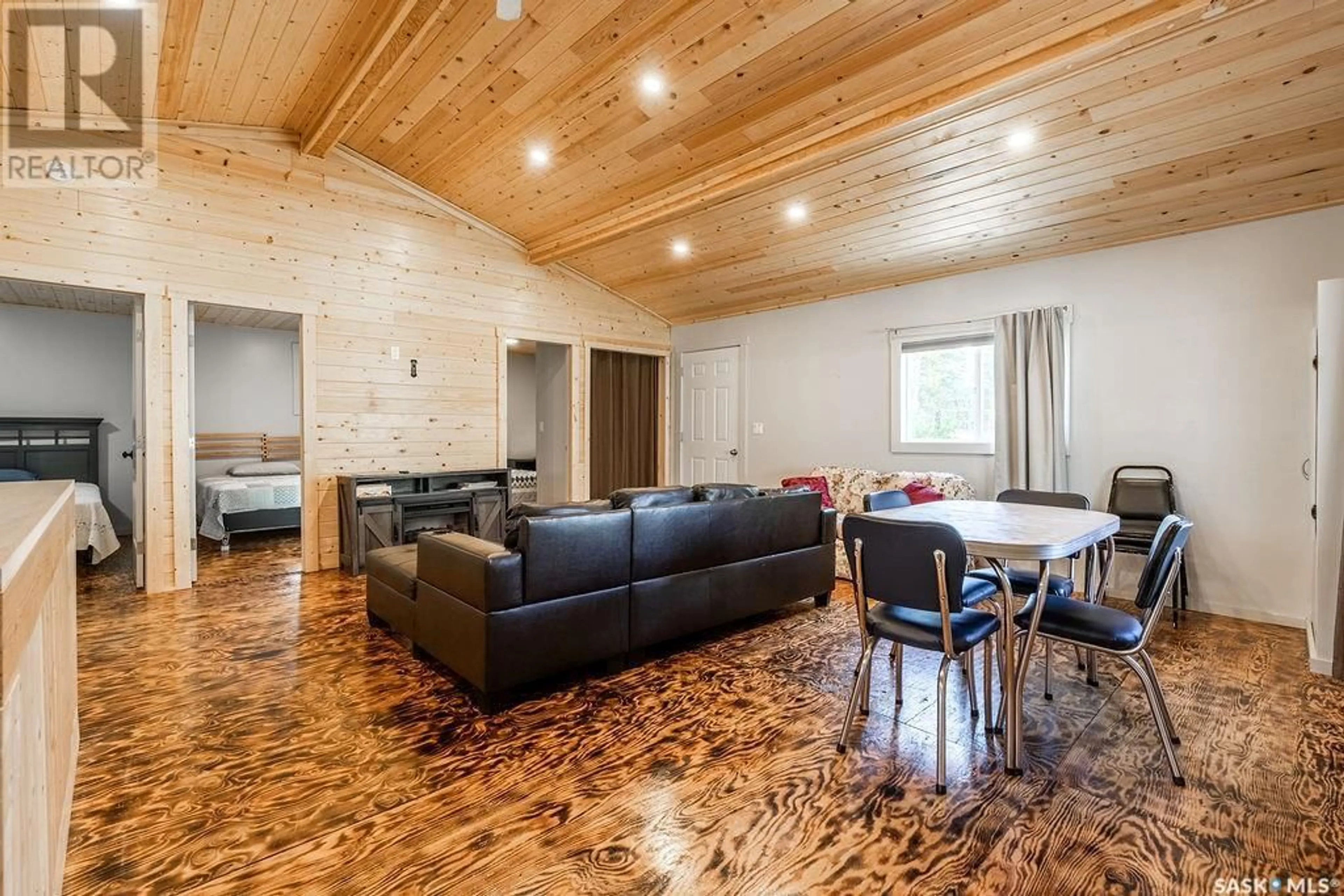 Media room, wood floors for 509 Poplar CRESCENT, Iroquois Lake Saskatchewan S0J1M0