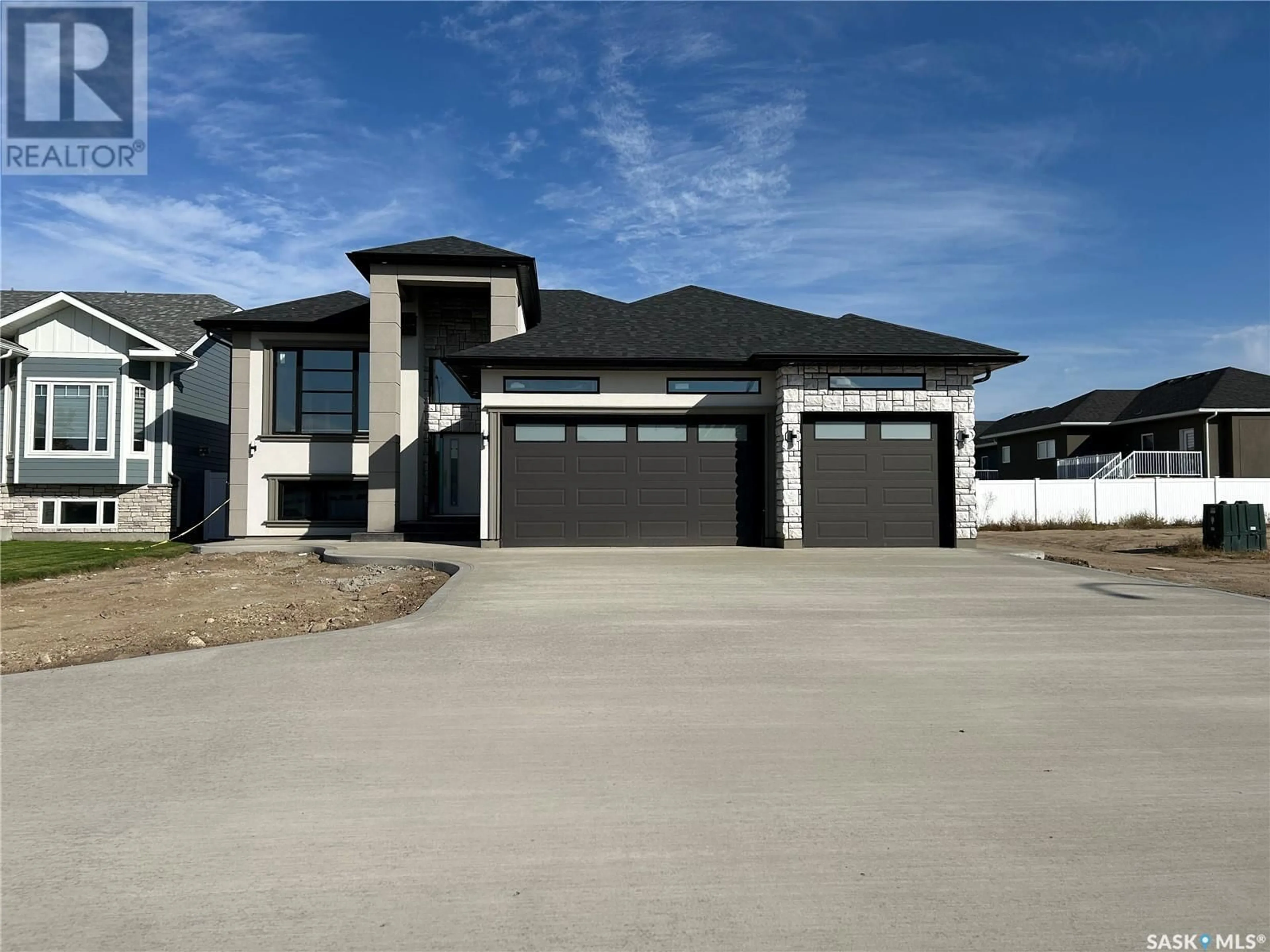 Frontside or backside of a home, the street view for 400 Clubhouse BOULEVARD, Warman Saskatchewan S0K0A1