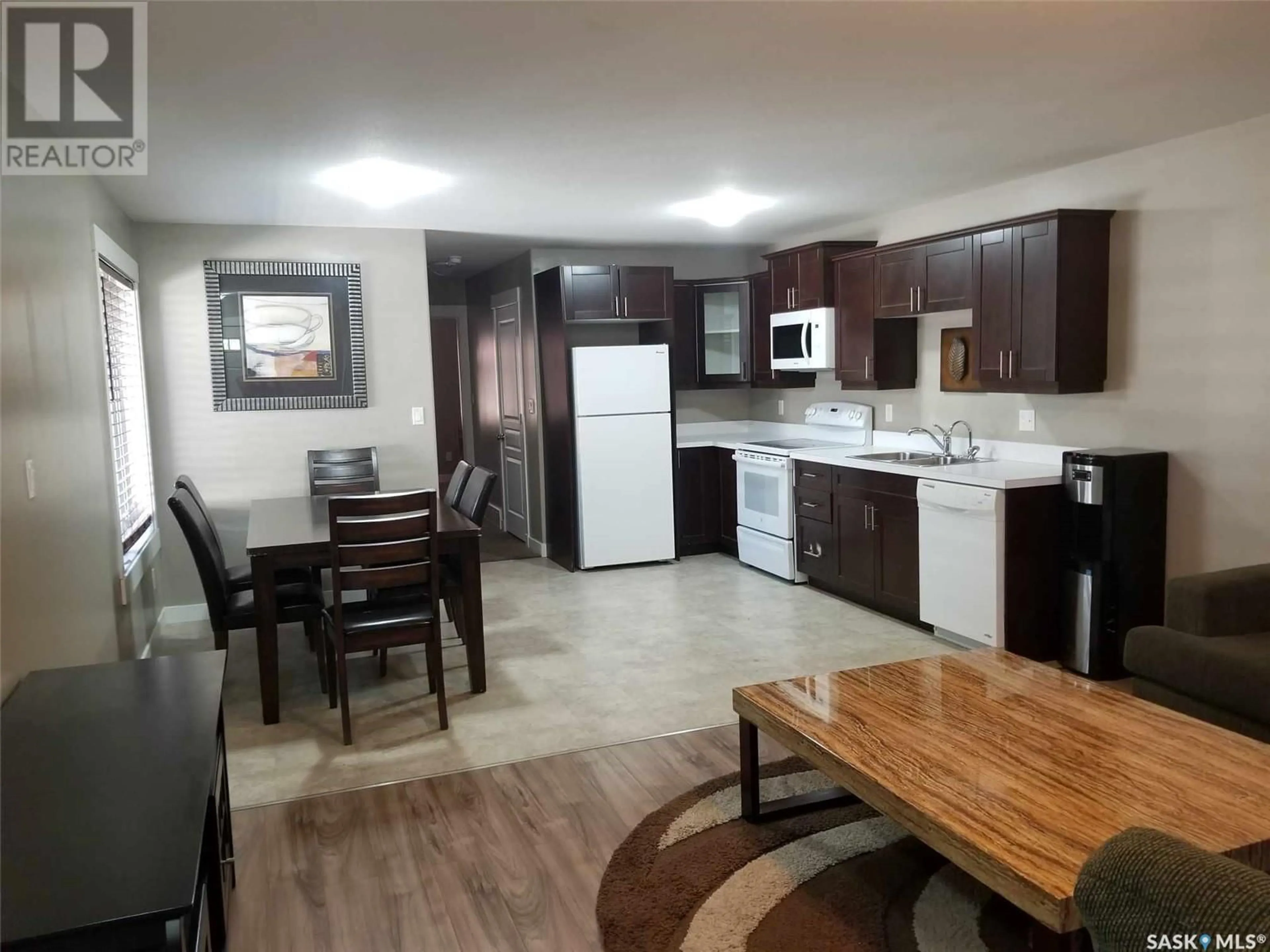 Standard kitchen for 955 Montague STREET, Regina Saskatchewan S4T3H4