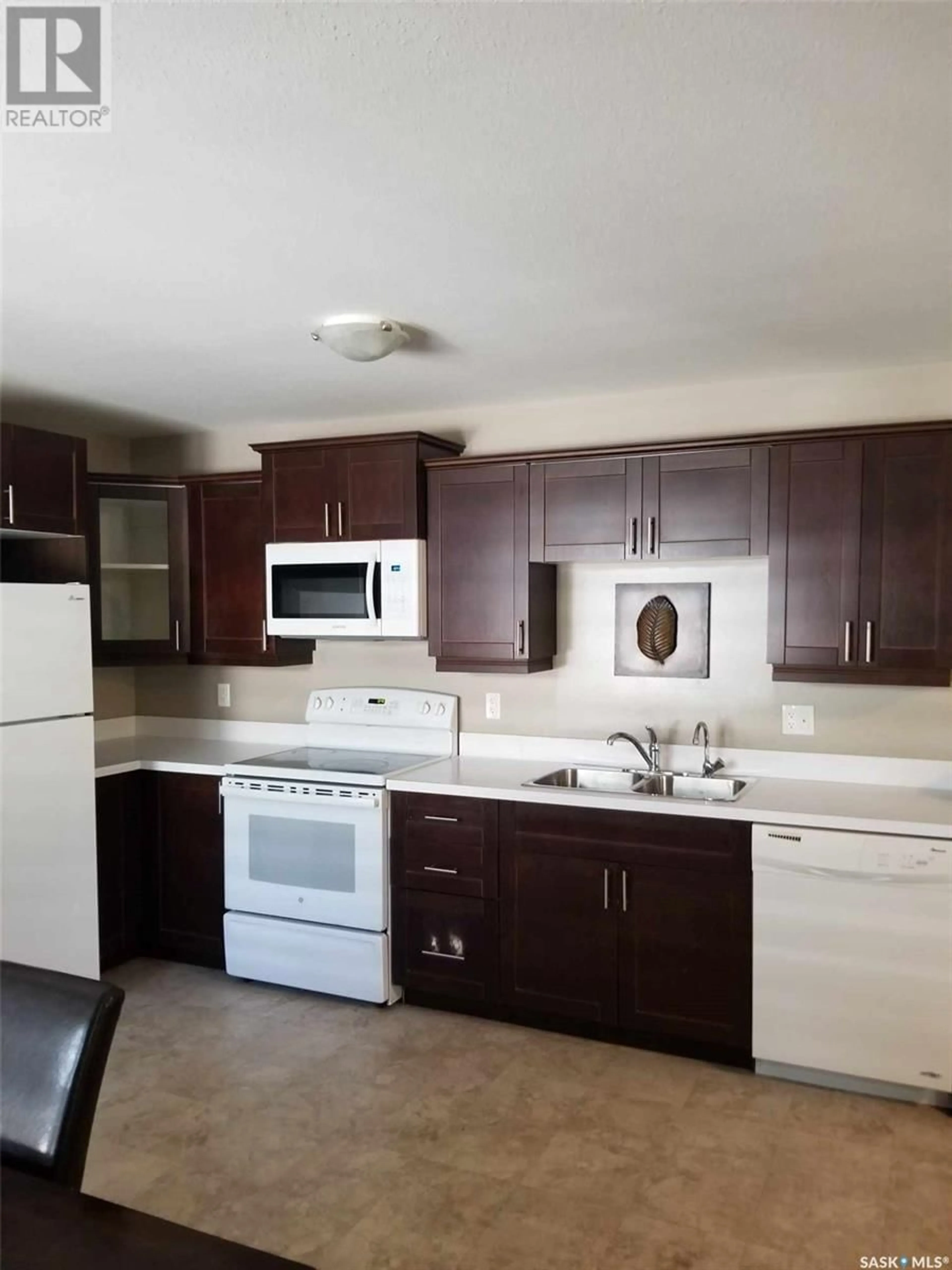 Standard kitchen, wood floors for 955 Montague STREET, Regina Saskatchewan S4T3H4