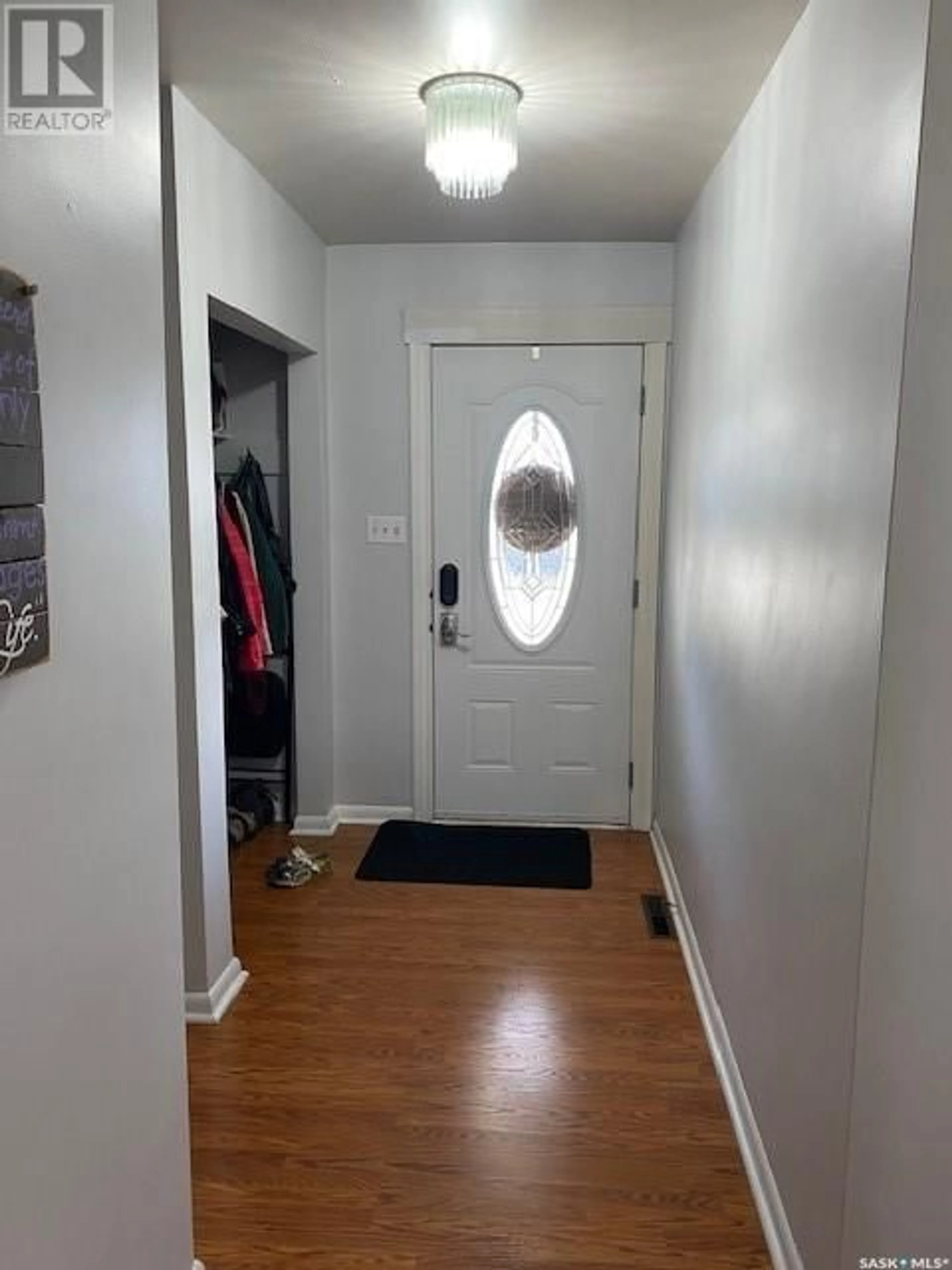 Indoor entryway for 319 Alberta AVENUE, Kerrobert Saskatchewan S0L1R0