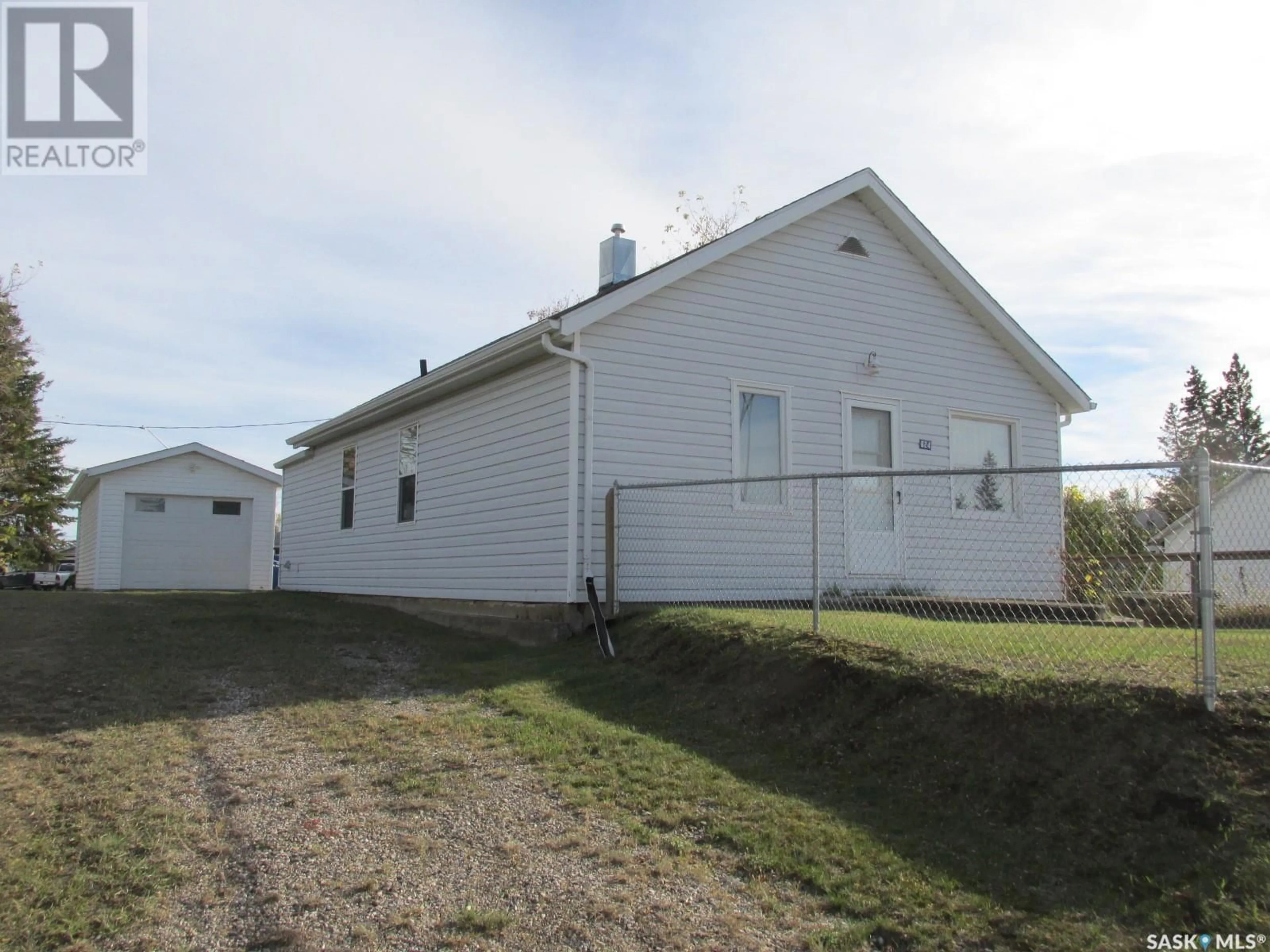 Frontside or backside of a home for 624 1st AVENUE W, Nipawin Saskatchewan S0E1E0