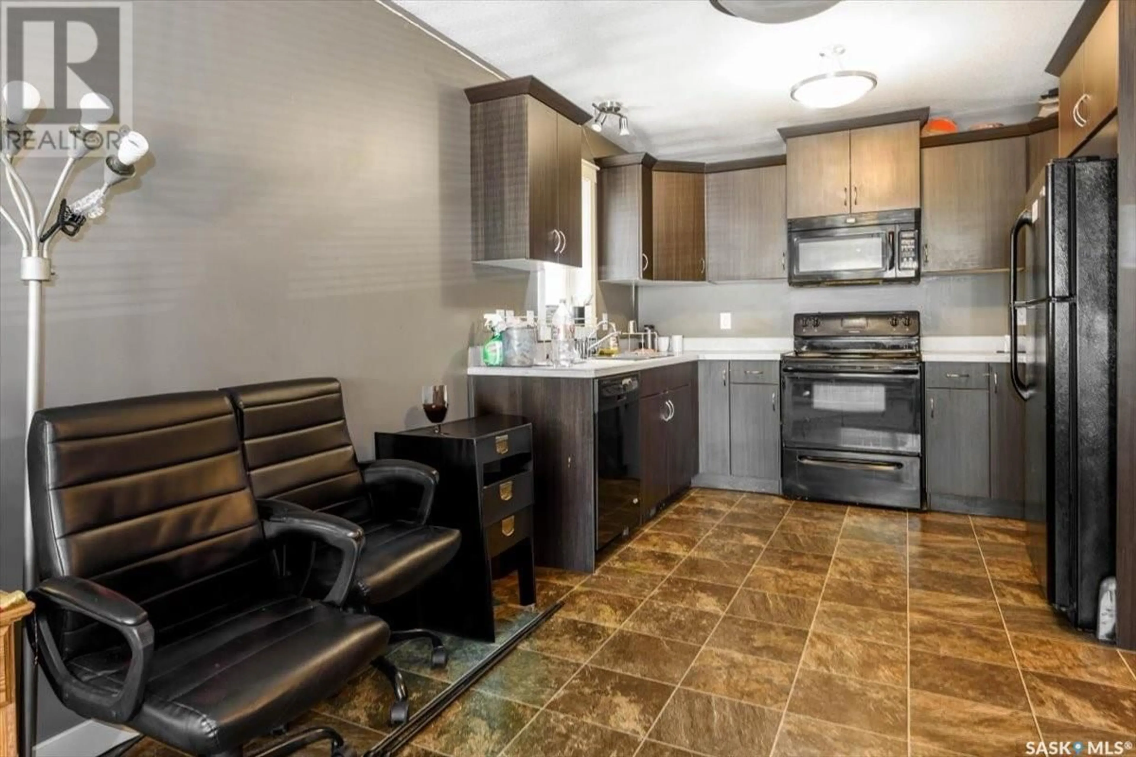 Standard kitchen for 5417 MCCLELLAND DRIVE, Regina Saskatchewan S4W0K8