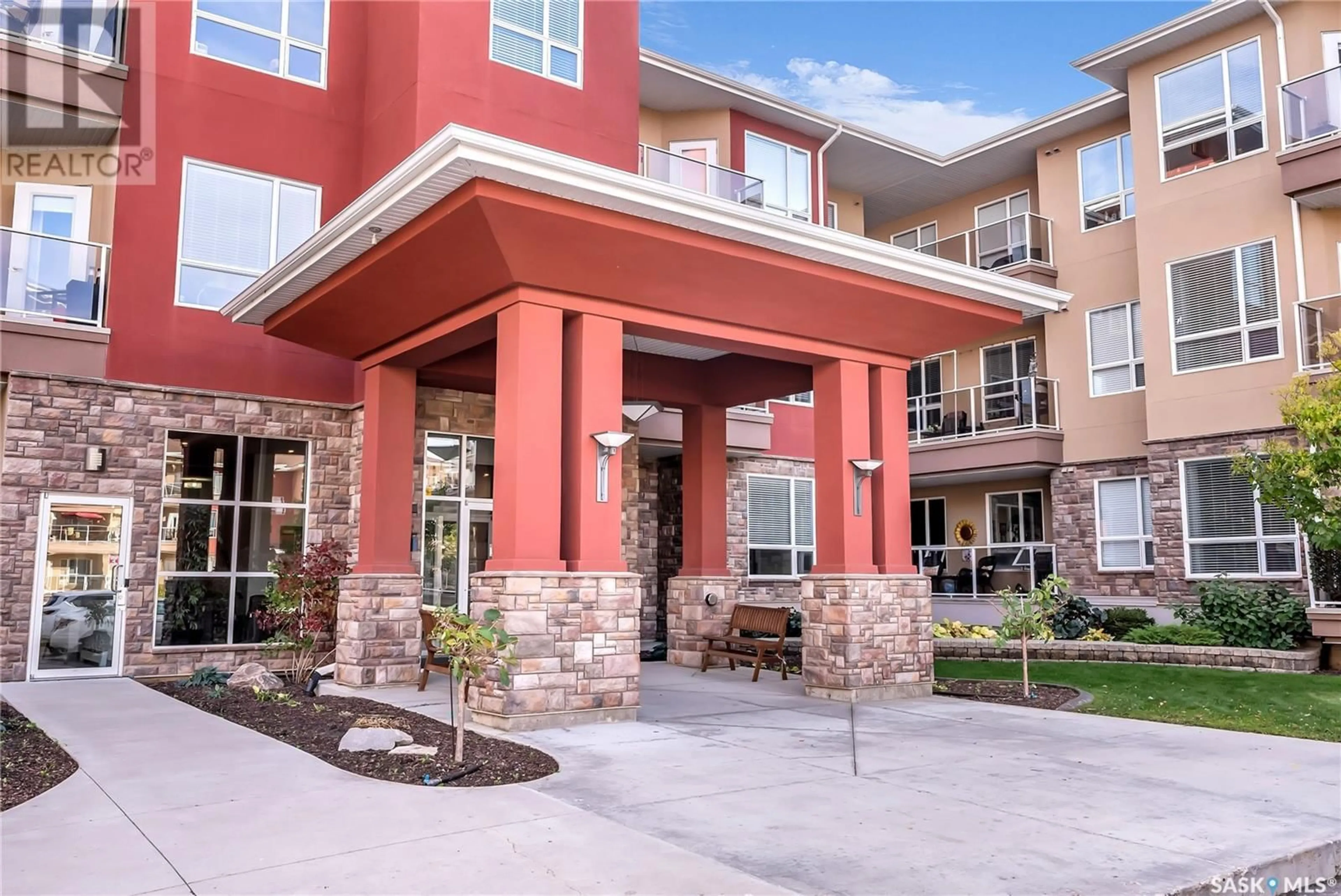 Indoor foyer for 302 1025 Moss AVENUE, Saskatoon Saskatchewan S7H4C7