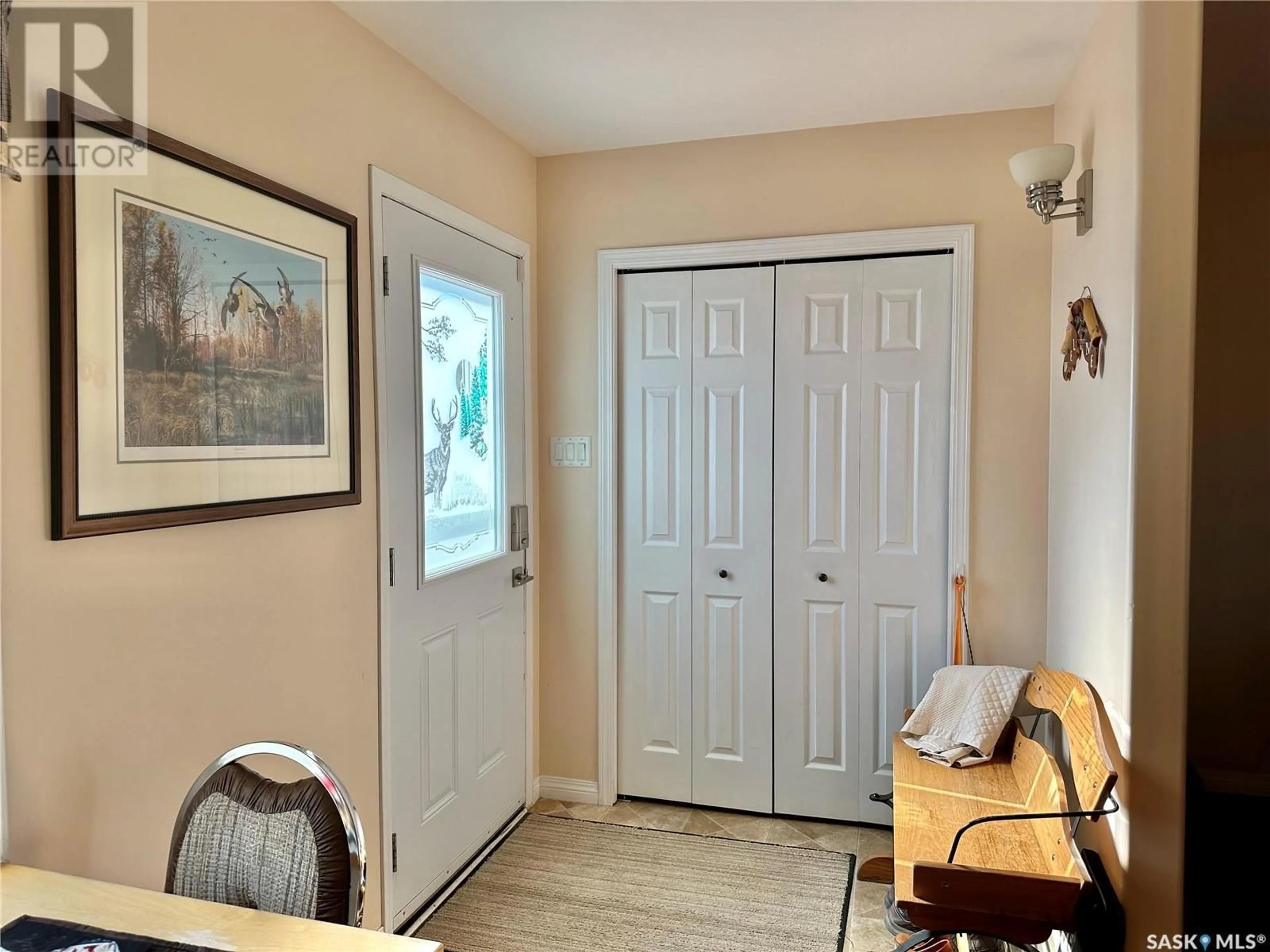 Indoor entryway for 114 Russell AVENUE E, Shell Lake Saskatchewan S0J2G0