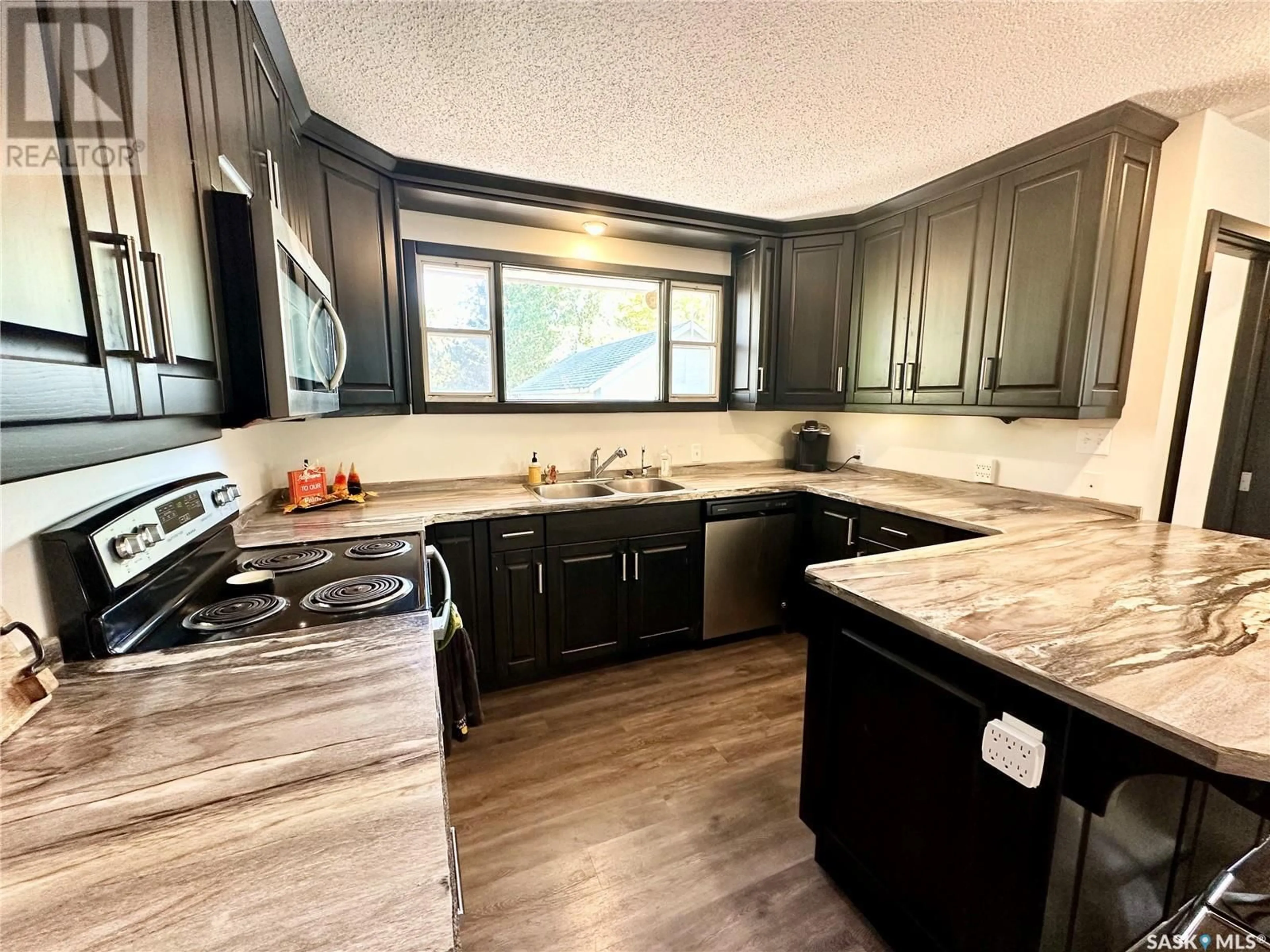 Standard kitchen, unknown for 1512 106TH STREET, North Battleford Saskatchewan S9A1X8