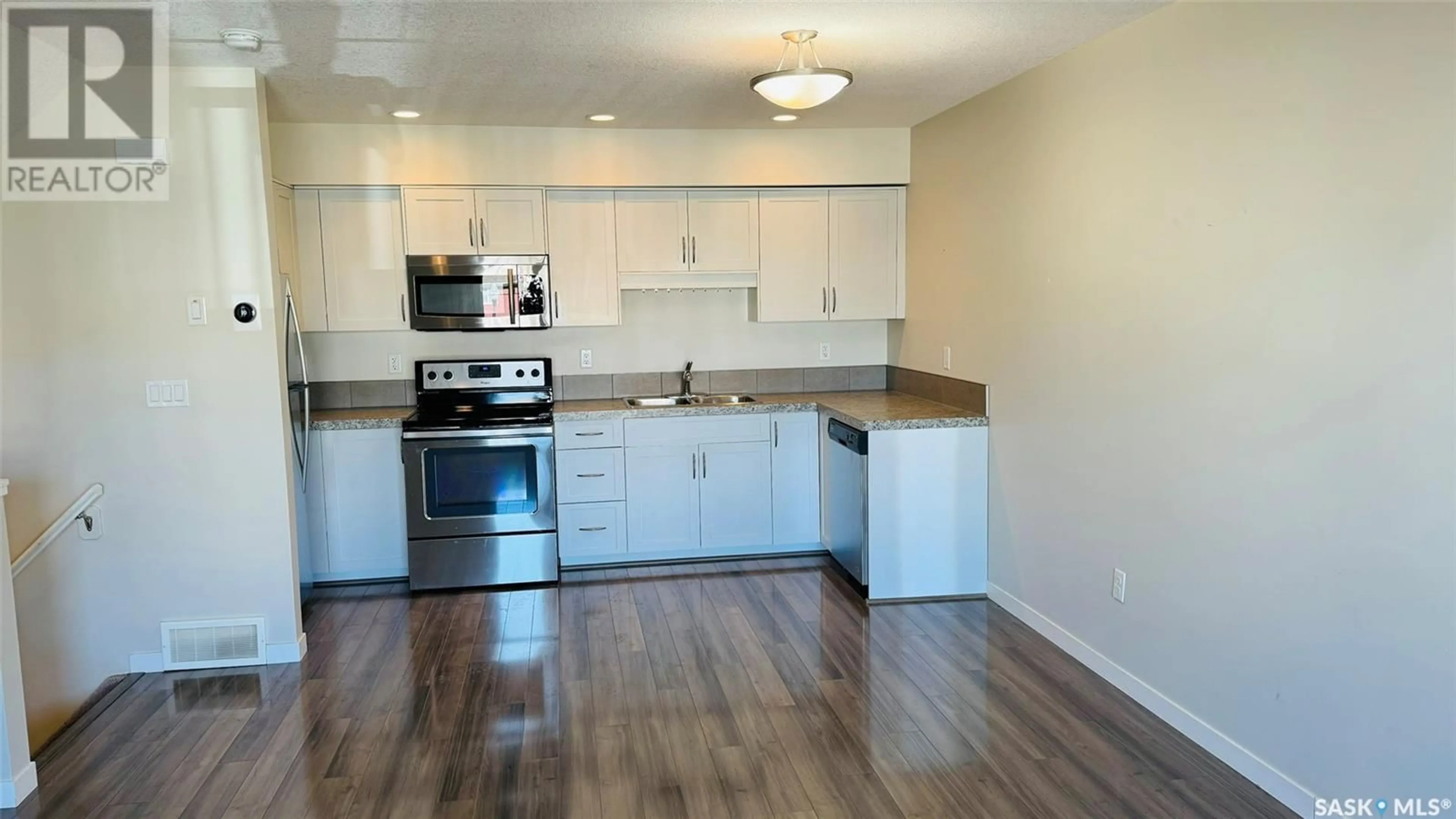 Standard kitchen, wood floors for 70 5601 Aerodrome ROAD, Regina Saskatchewan S4W0M3