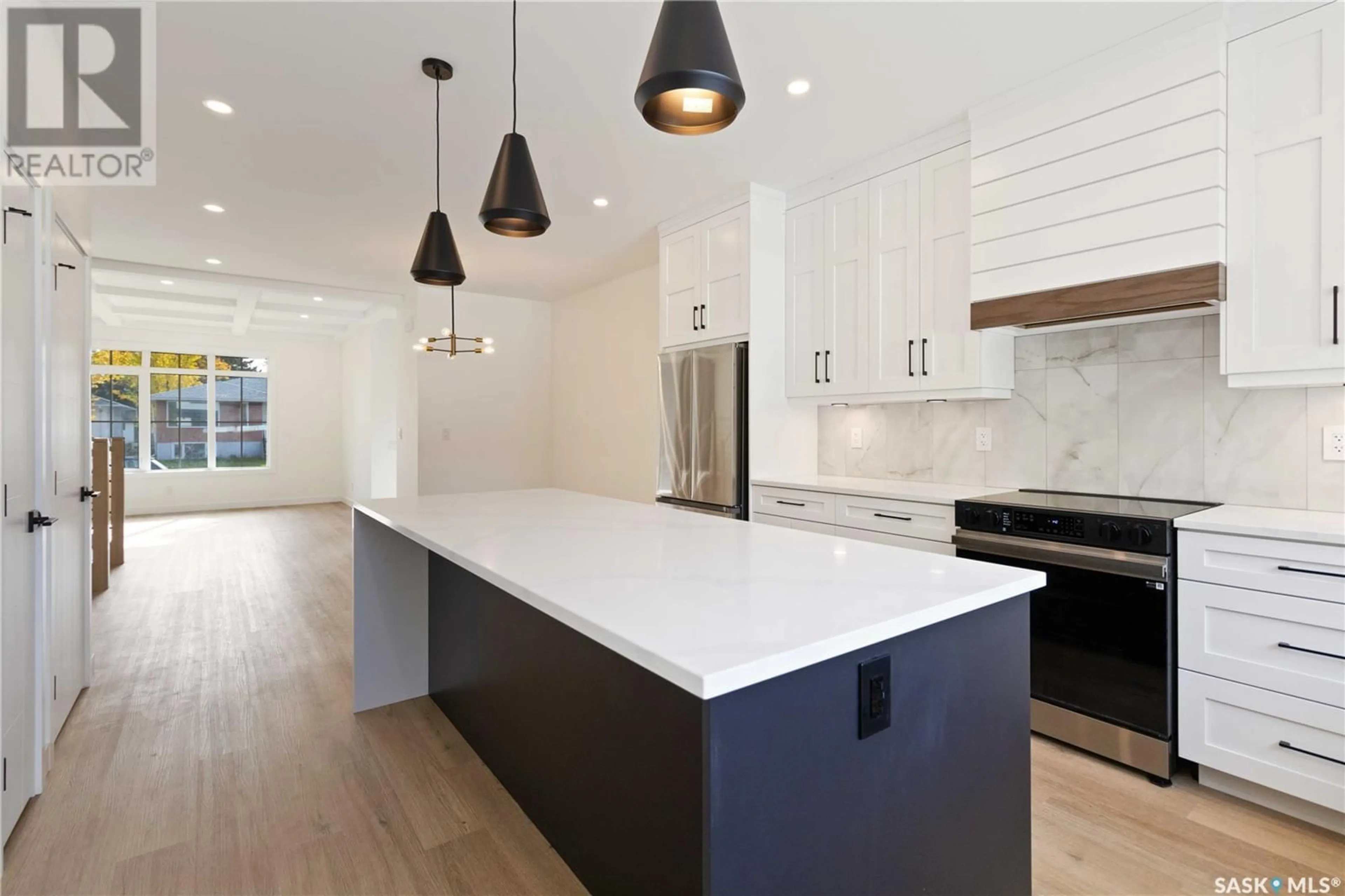 Contemporary kitchen, wood floors, mountain for 1407 12th STREET, Saskatoon Saskatchewan S7H0E7