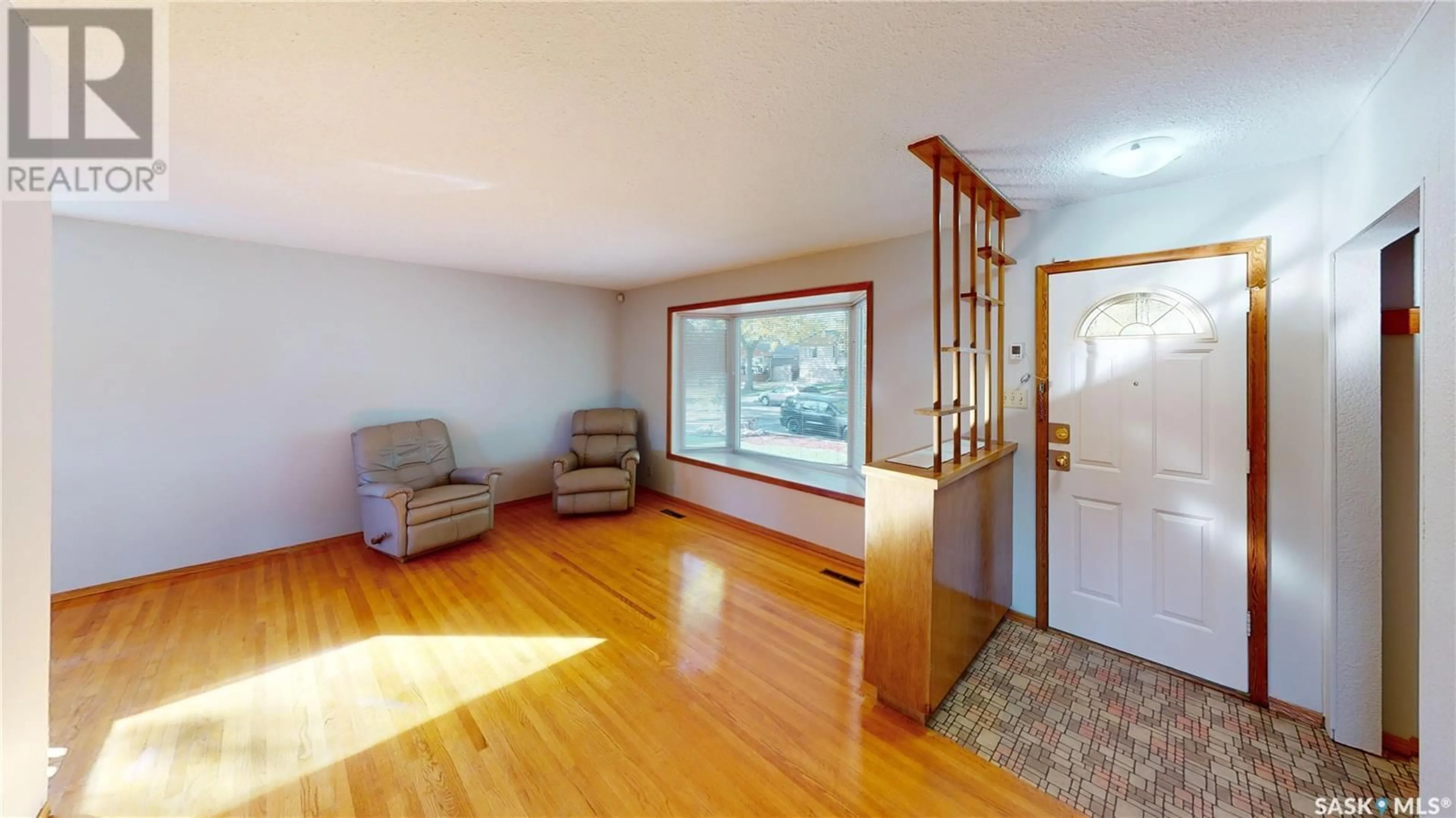 Living room, wood floors for 221 Lorne STREET, Regina Saskatchewan S4R2J1