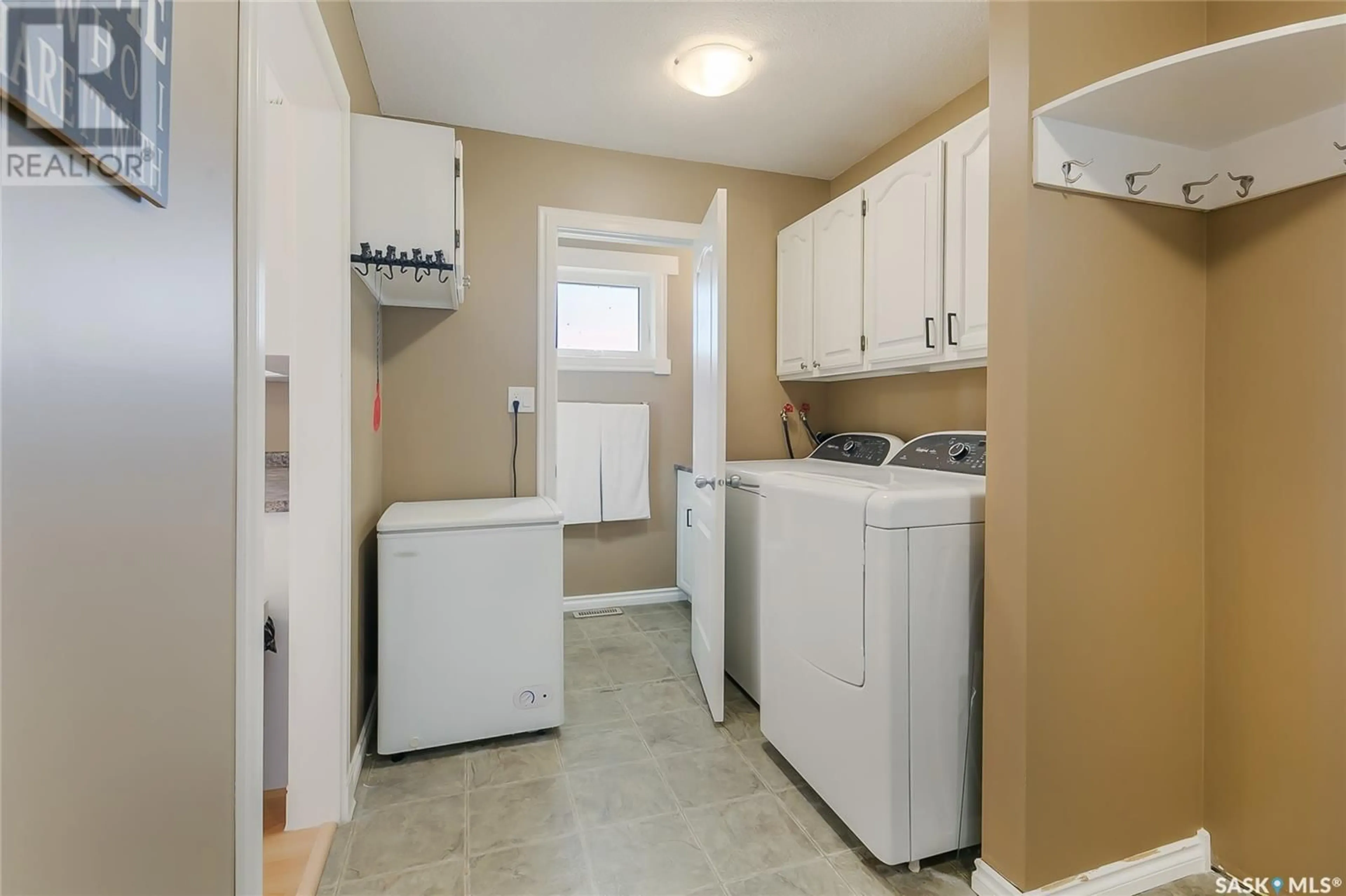 Laundry room for Horaska Acreage, Lumsden Rm No. 189 Saskatchewan S0G3C0