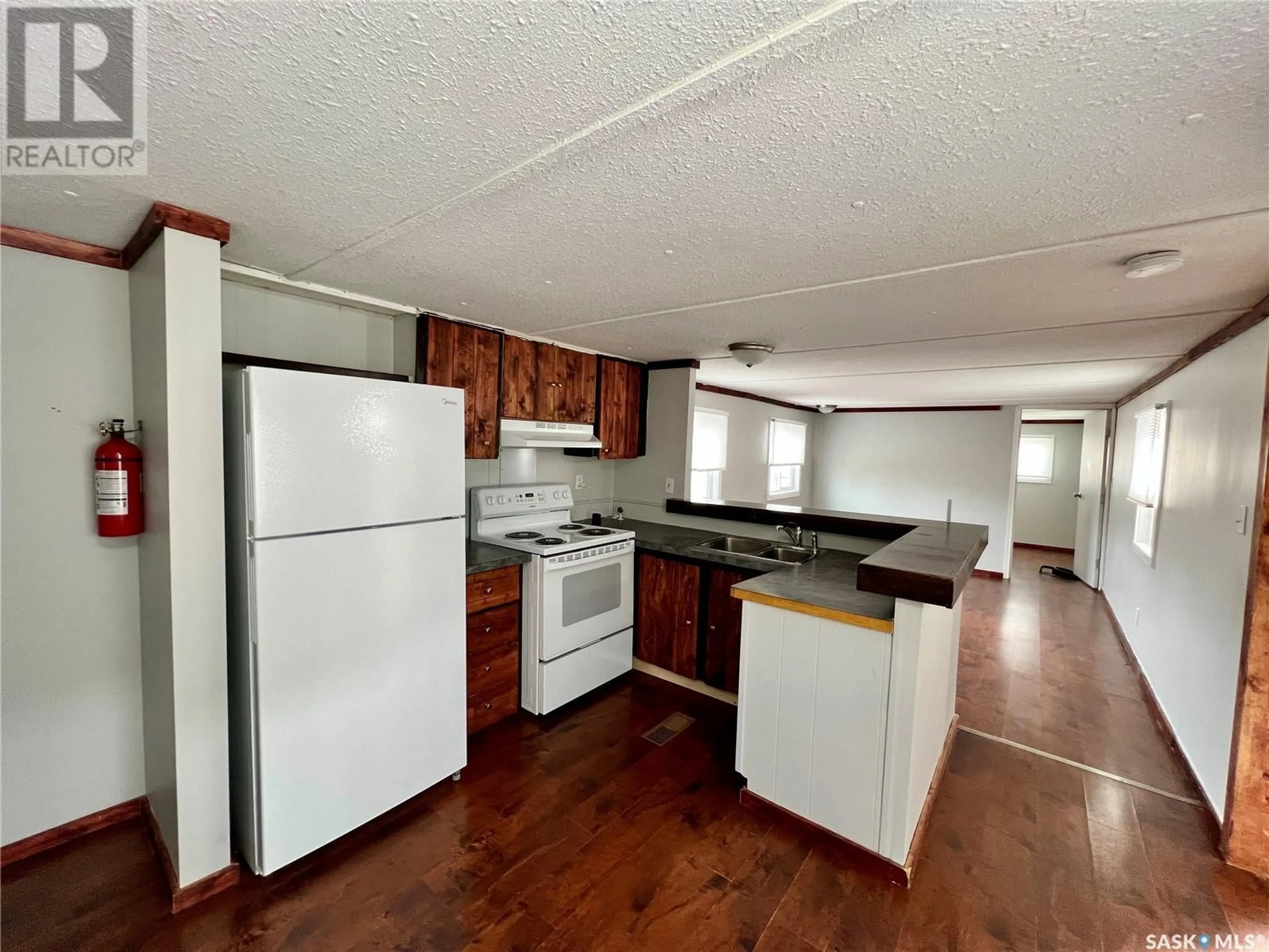 Standard kitchen, wood floors, cottage for B-12 73 Robert STREET W, Swift Current Saskatchewan S9H3S8