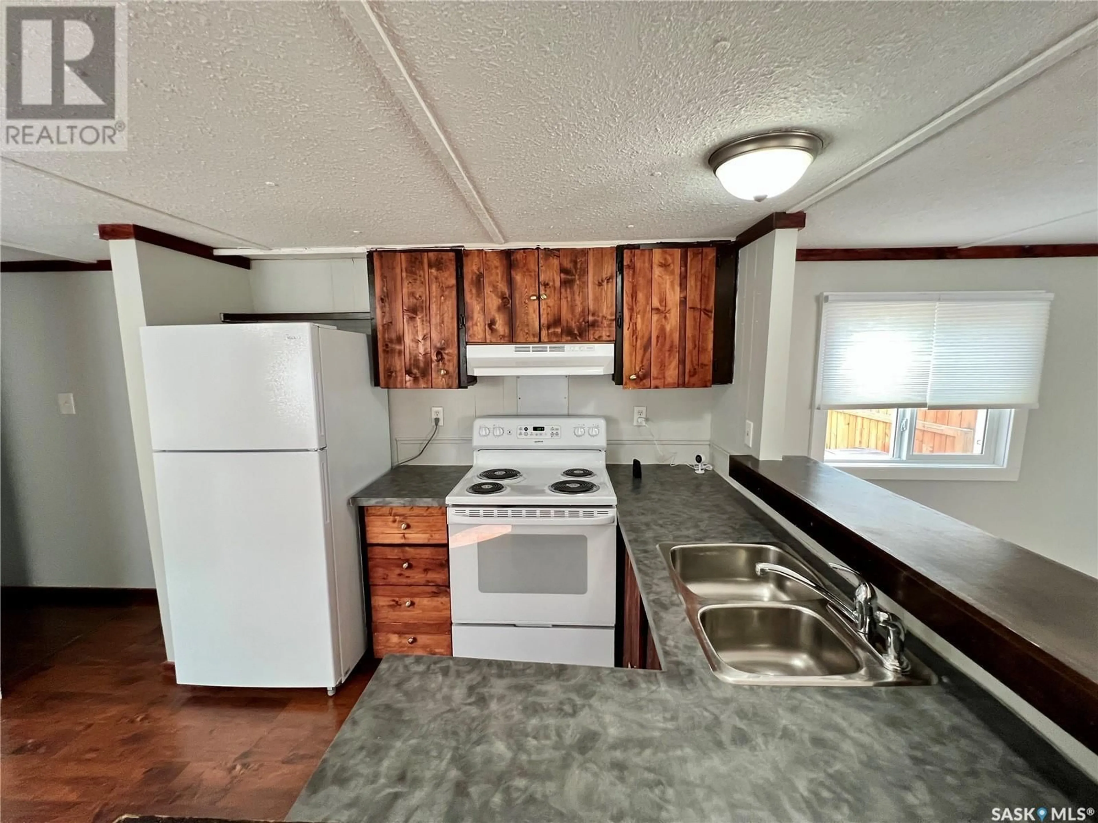 Standard kitchen, wood floors, cottage for B-12 73 Robert STREET W, Swift Current Saskatchewan S9H3S8