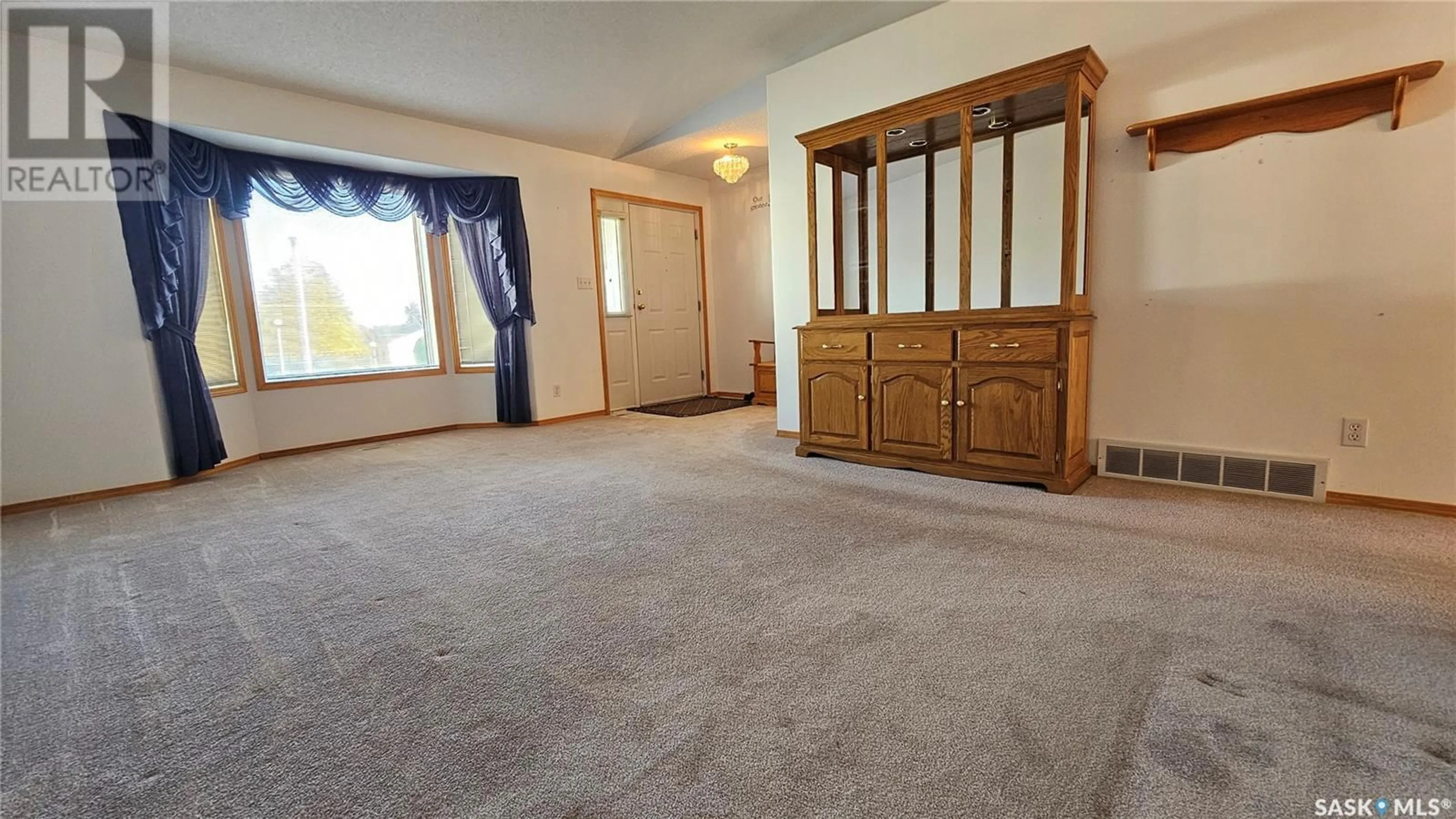 A pic of a room, carpet floors for 118 202 Lister Kaye CRESCENT, Swift Current Saskatchewan S9H5A7