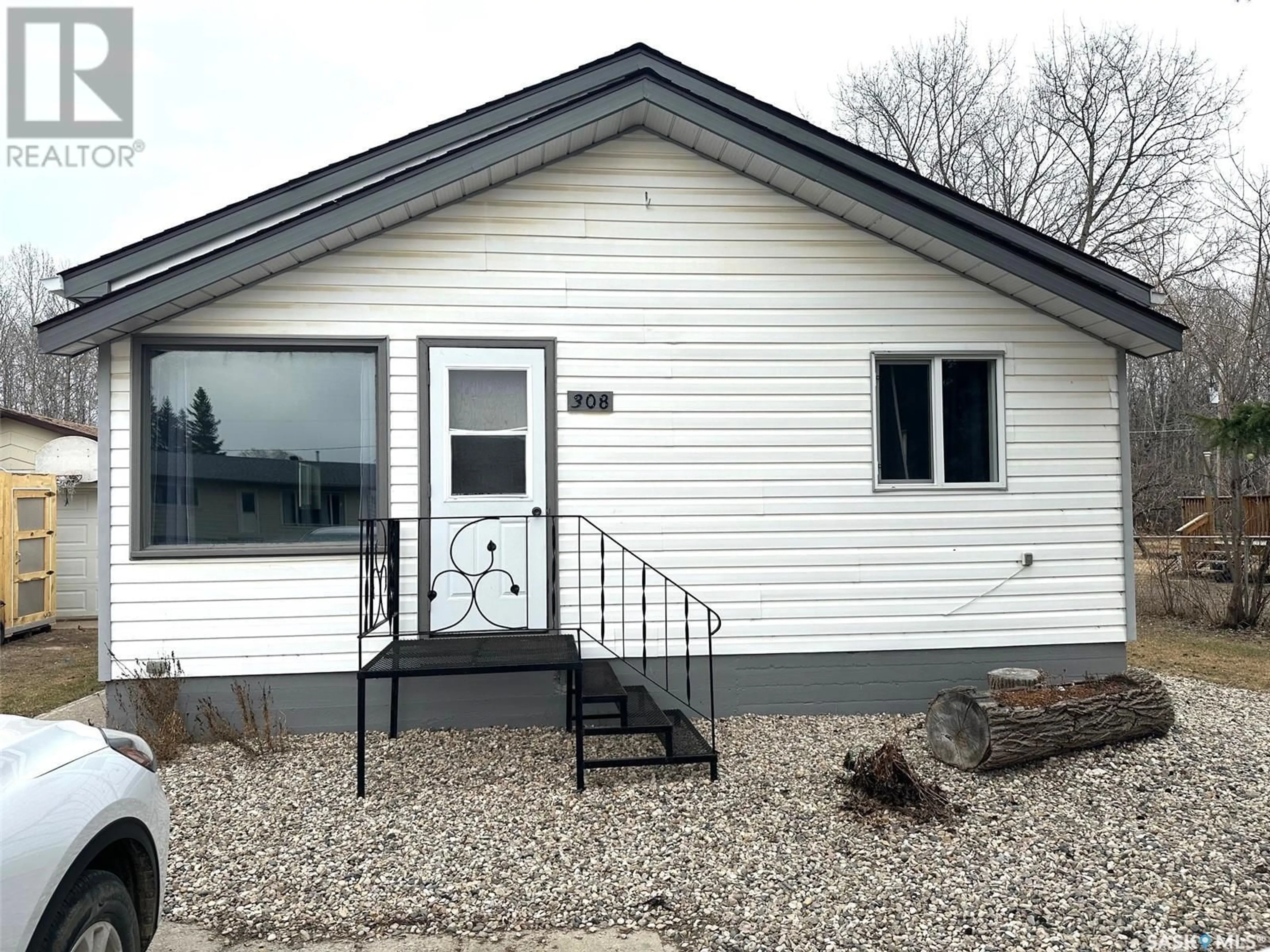 Home with vinyl exterior material for 308 Albert STREET, Hudson Bay Saskatchewan S0E0Y0