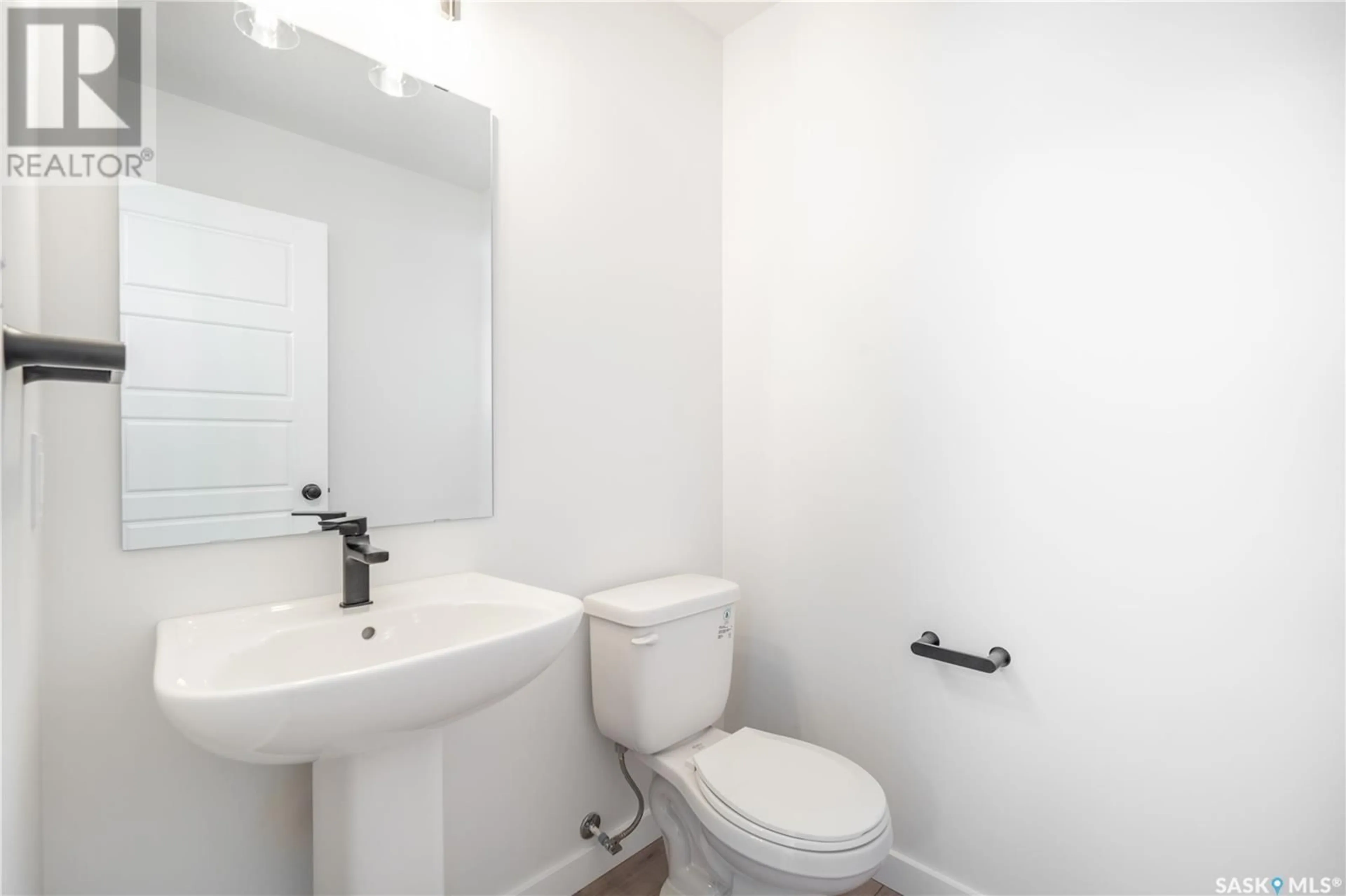 Standard bathroom, unknown for 8620 Wheat CRESCENT, Regina Saskatchewan S4Y0H7