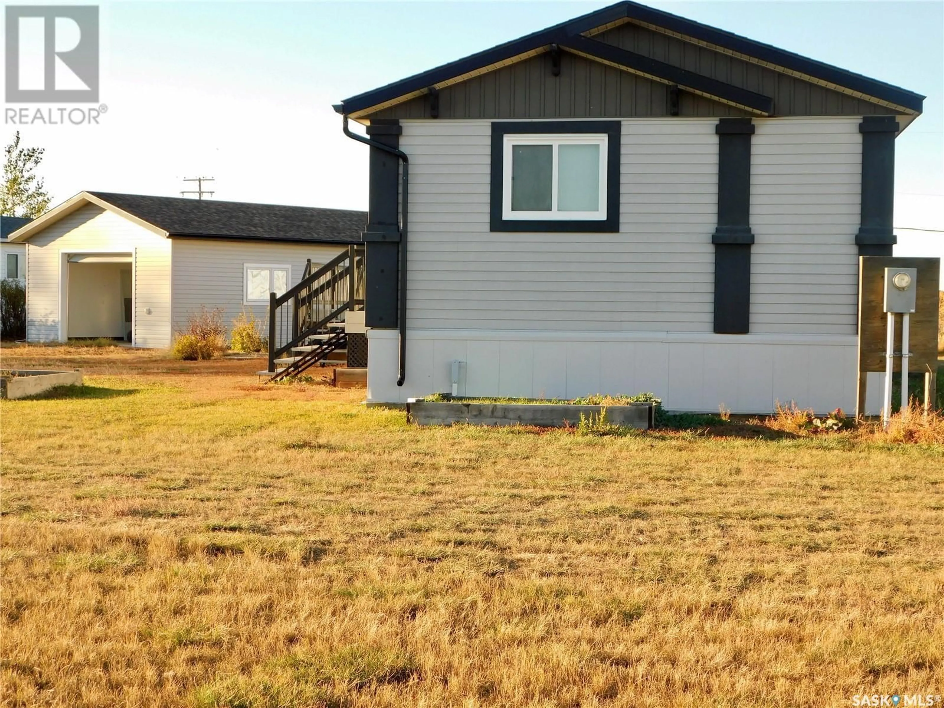 Frontside or backside of a home, cottage for 7-8 Allard BAY, Gravelbourg Saskatchewan S0H1X0