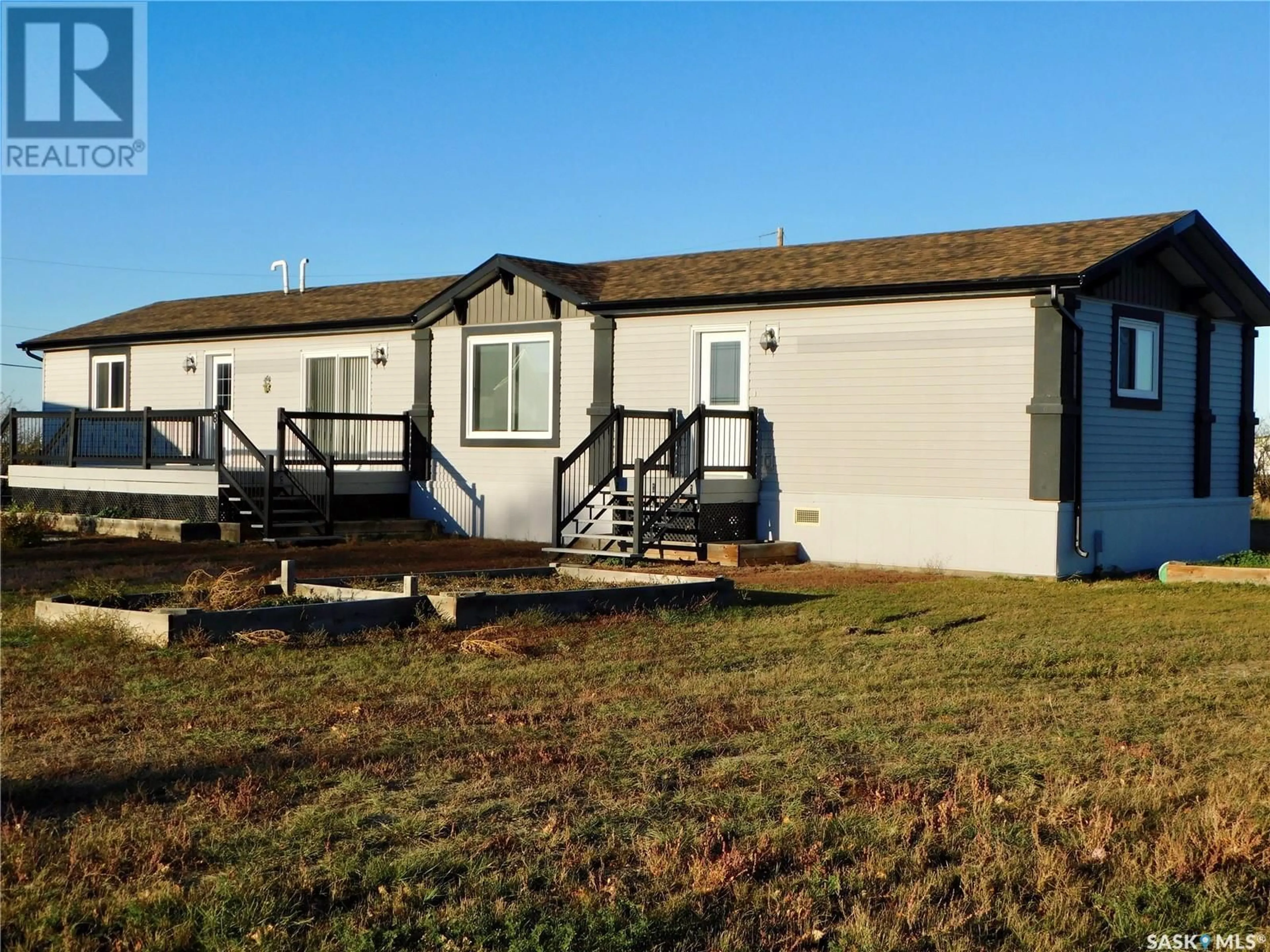 Frontside or backside of a home, cottage for 7-8 Allard BAY, Gravelbourg Saskatchewan S0H1X0