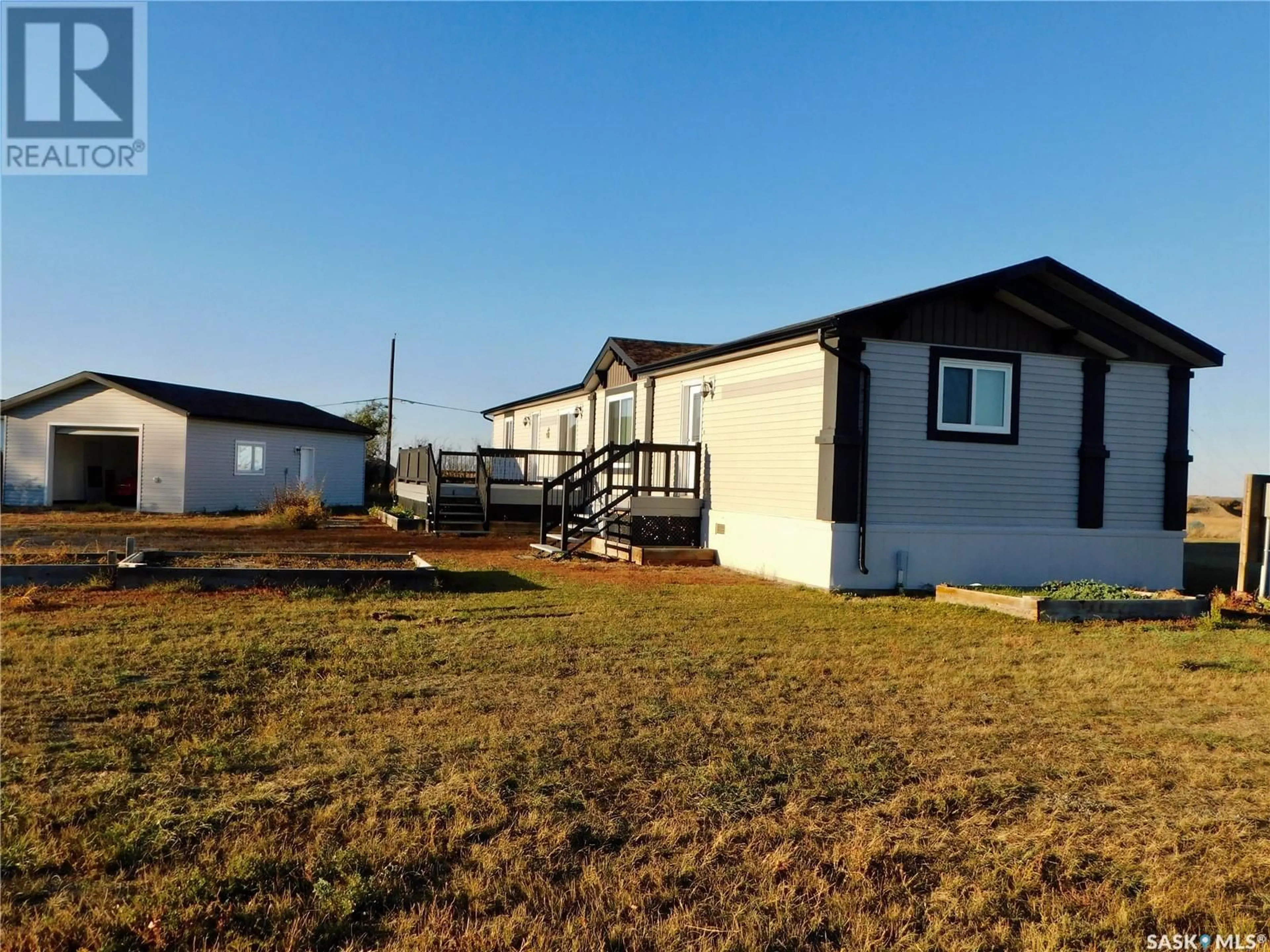 Frontside or backside of a home, cottage for 7-8 Allard BAY, Gravelbourg Saskatchewan S0H1X0