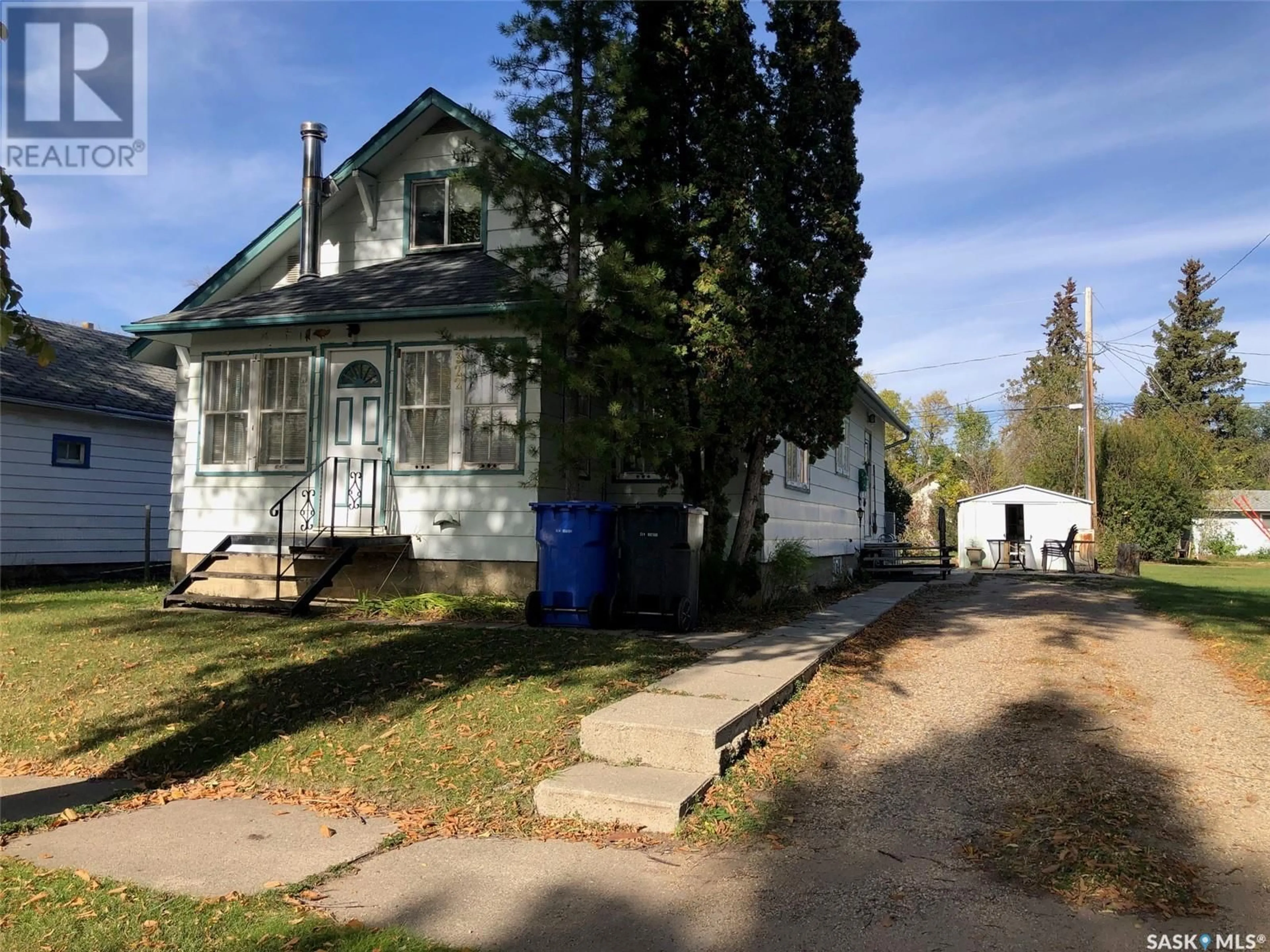 Frontside or backside of a home, cottage for 322 5th AVENUE E, Canora Saskatchewan S0A0L0