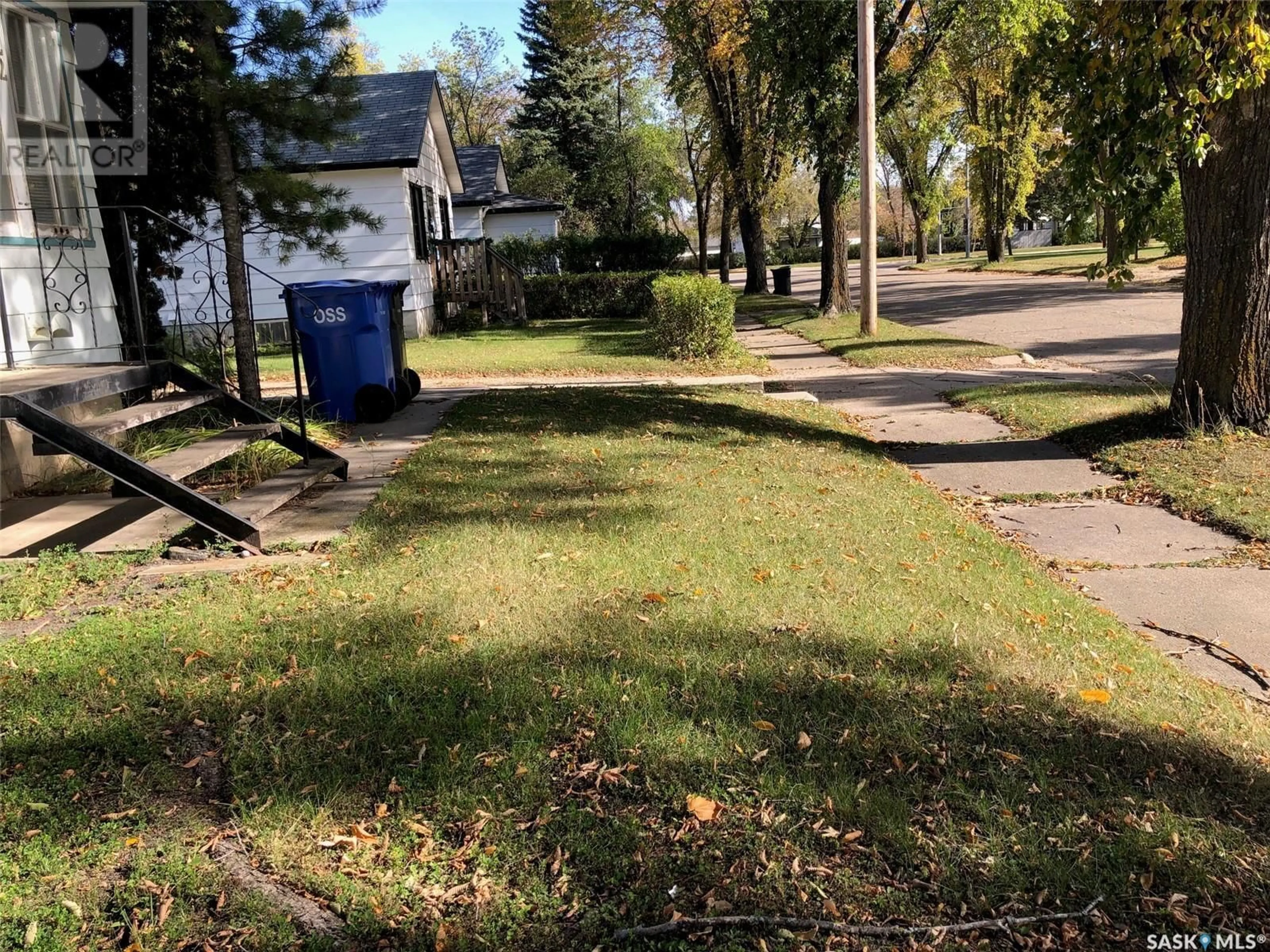 Frontside or backside of a home, the street view for 322 5th AVENUE E, Canora Saskatchewan S0A0L0