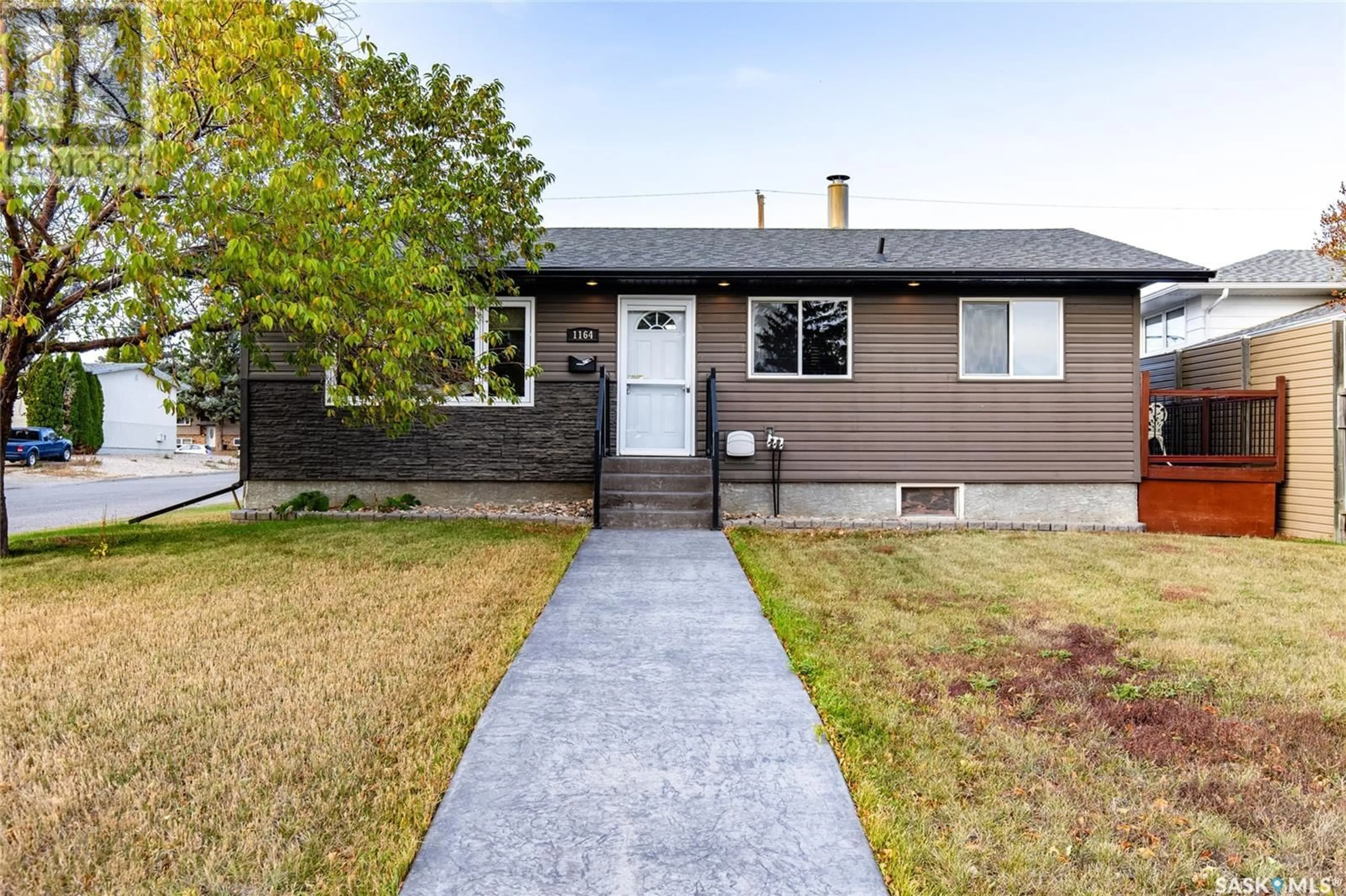 Frontside or backside of a home, cottage for 1164 Hochelaga STREET W, Moose Jaw Saskatchewan S6H2J2