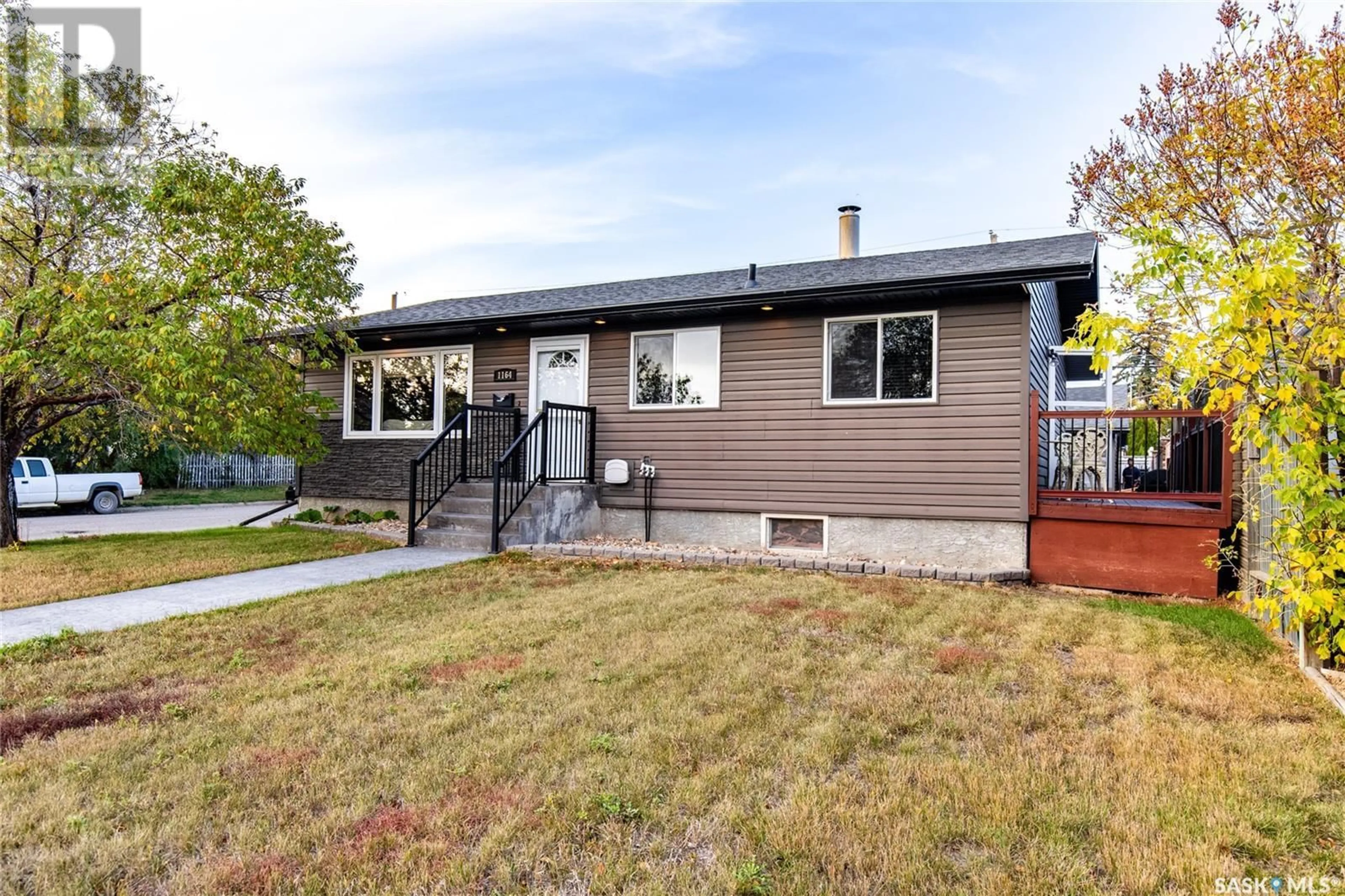 Home with vinyl exterior material for 1164 Hochelaga STREET W, Moose Jaw Saskatchewan S6H2J2