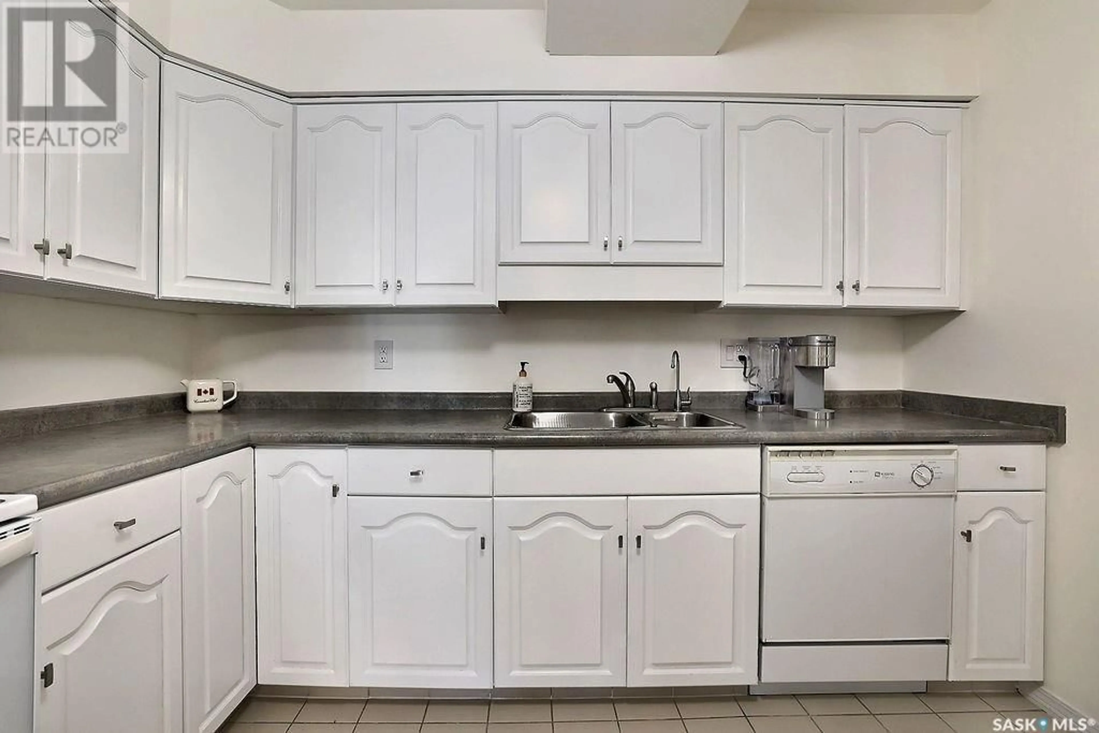 Standard kitchen, not visible floor for 104 2315 Cornwall STREET, Regina Saskatchewan S4P2L4