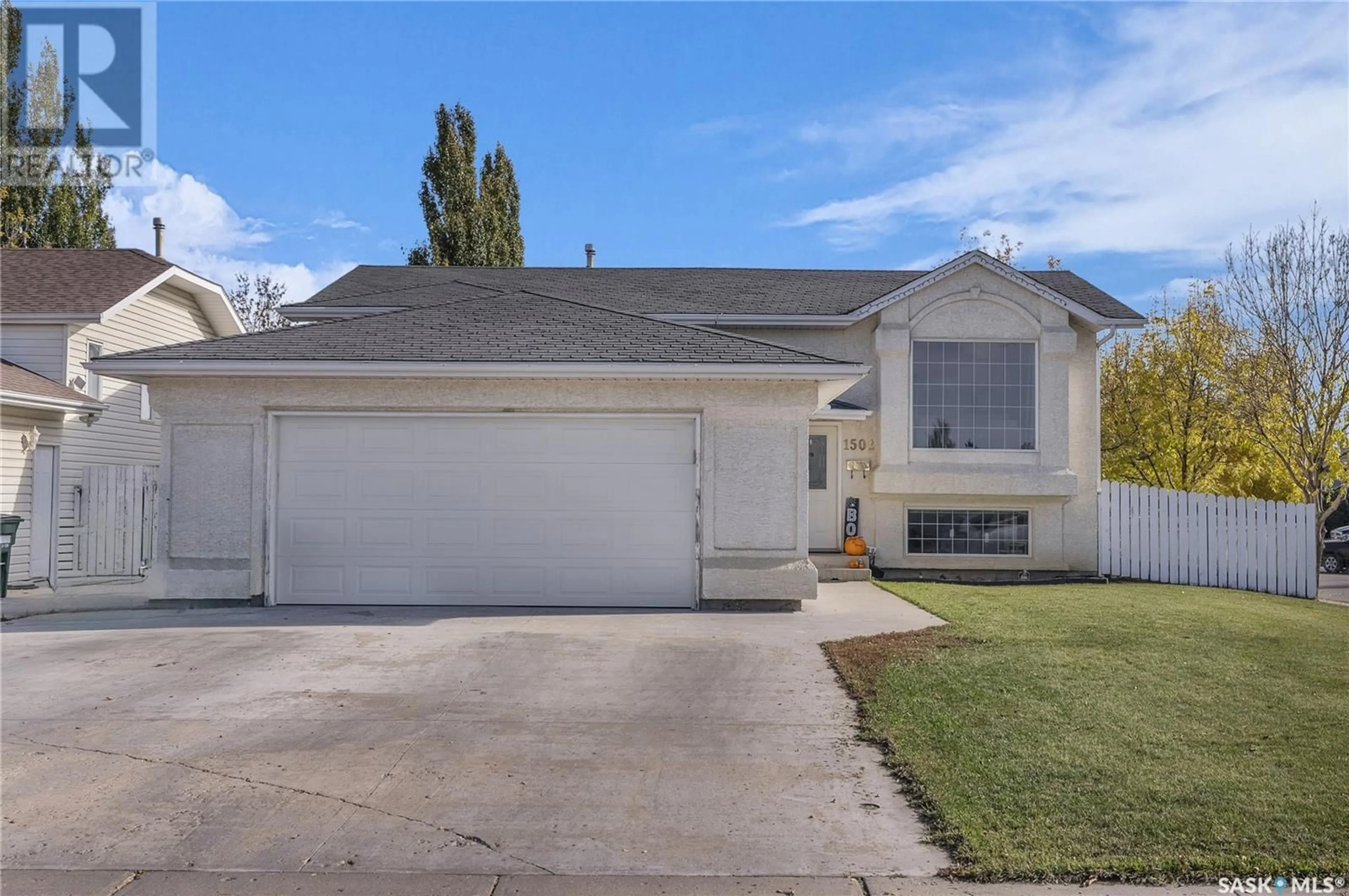 Frontside or backside of a home, the street view for 1502 Junor AVENUE, Saskatoon Saskatchewan S7L7J4