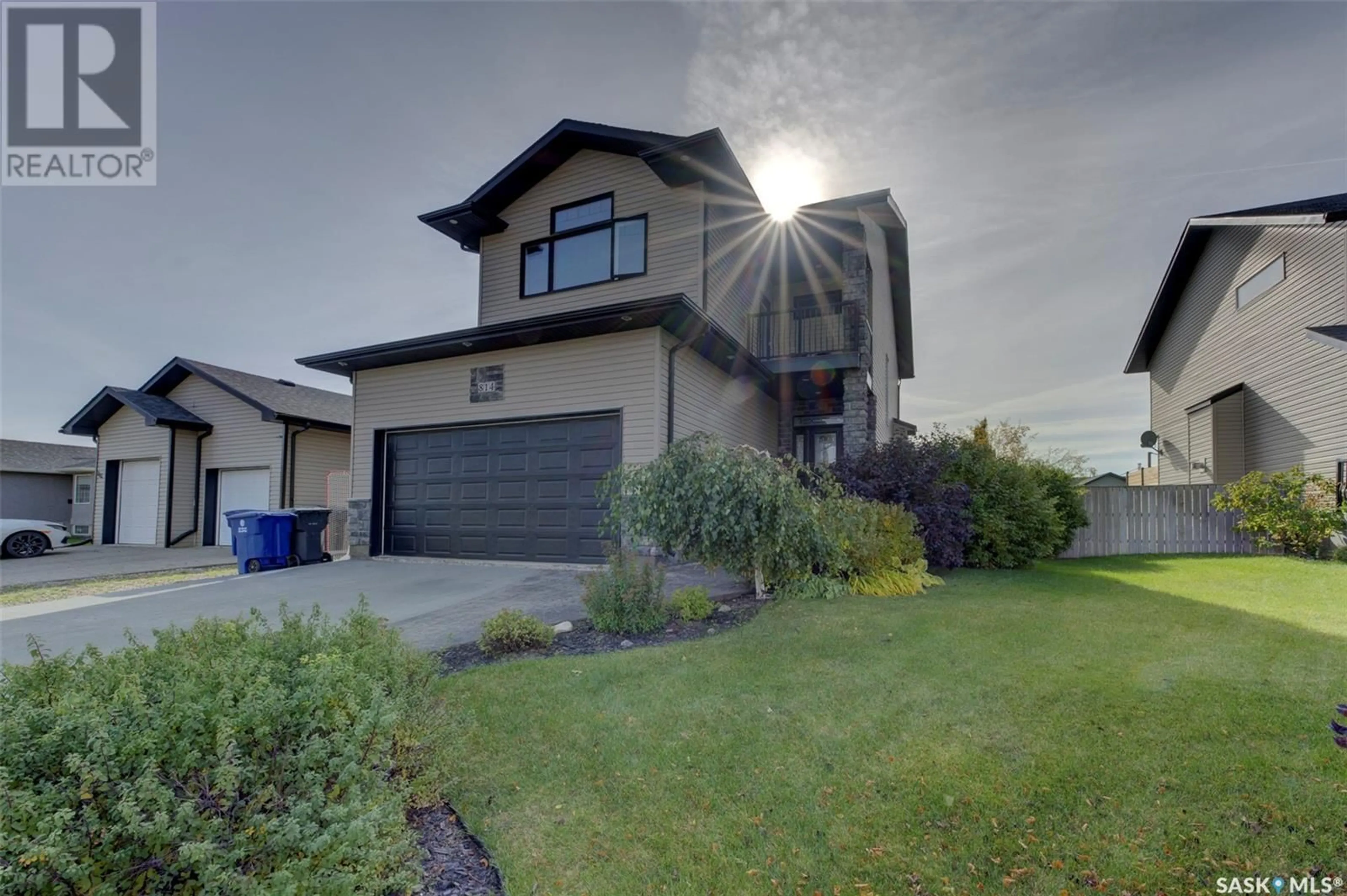 Frontside or backside of a home, the street view for 814 Rock Hill LANE, Martensville Saskatchewan S0K0A2