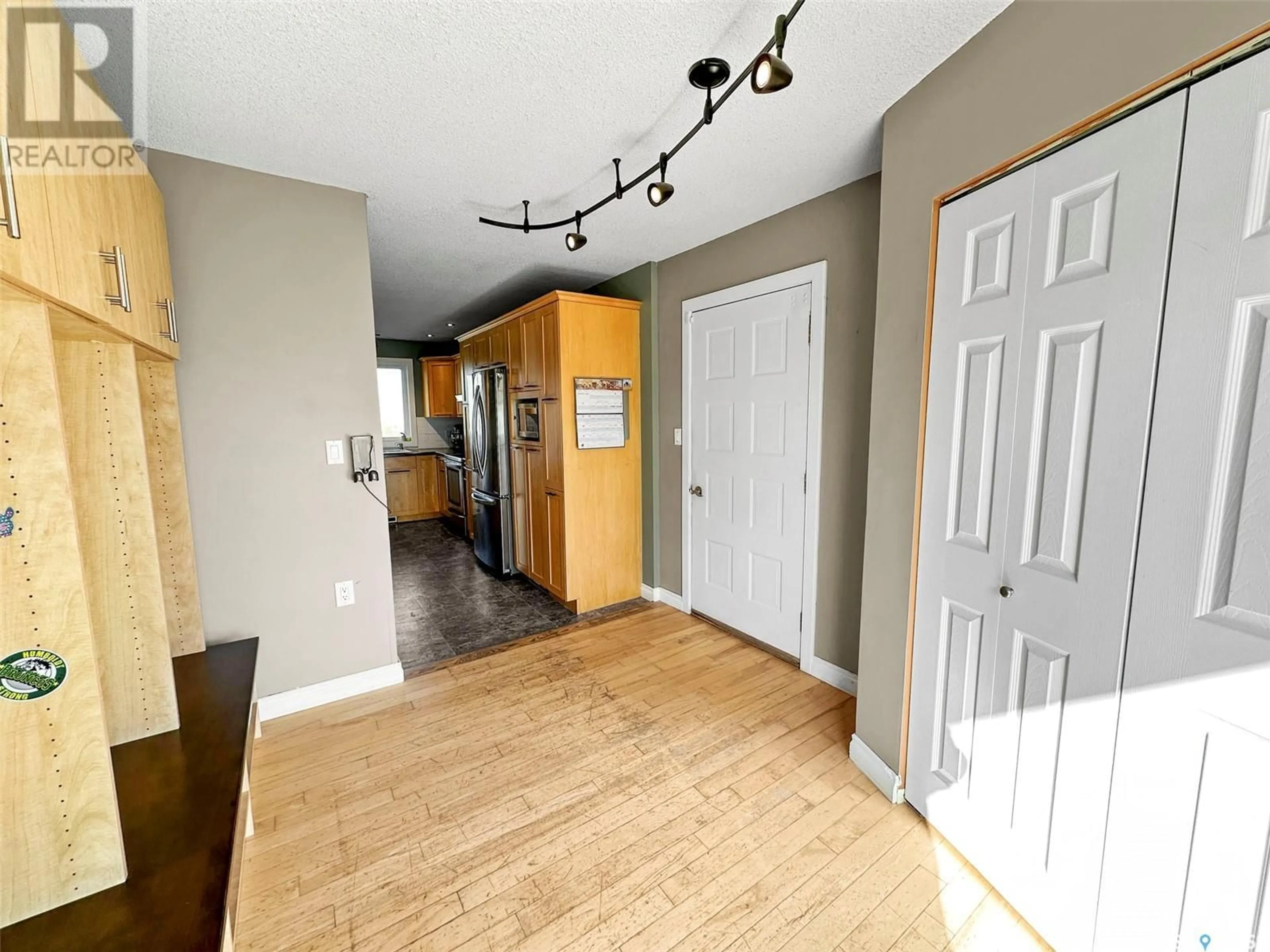 Indoor entryway, wood floors for NW City Limit Acreage, Swift Current Rm No. 137 Saskatchewan S9H3V6