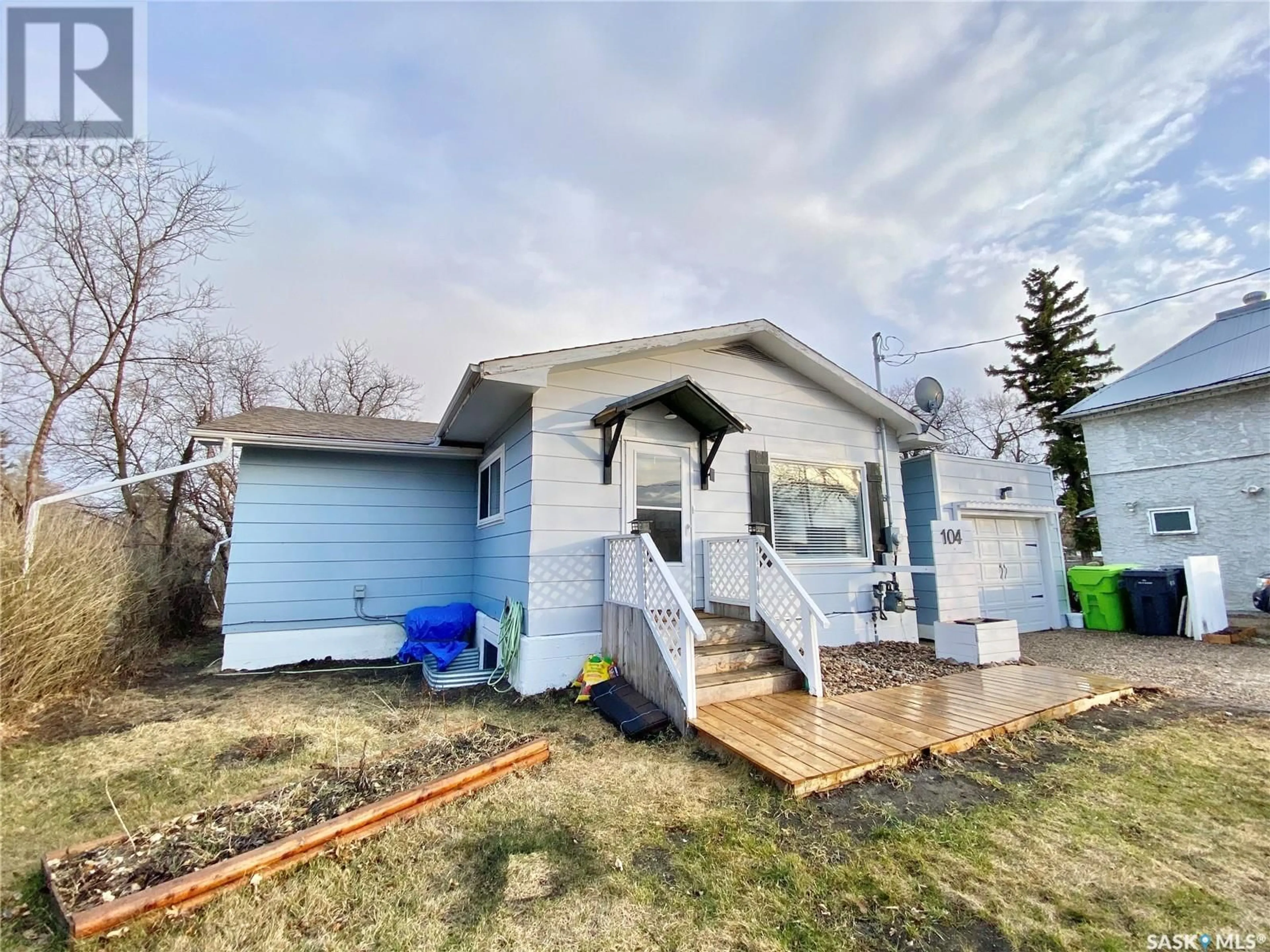 Frontside or backside of a home for 104 Woodward AVENUE, Indian Head Saskatchewan S0G2K0