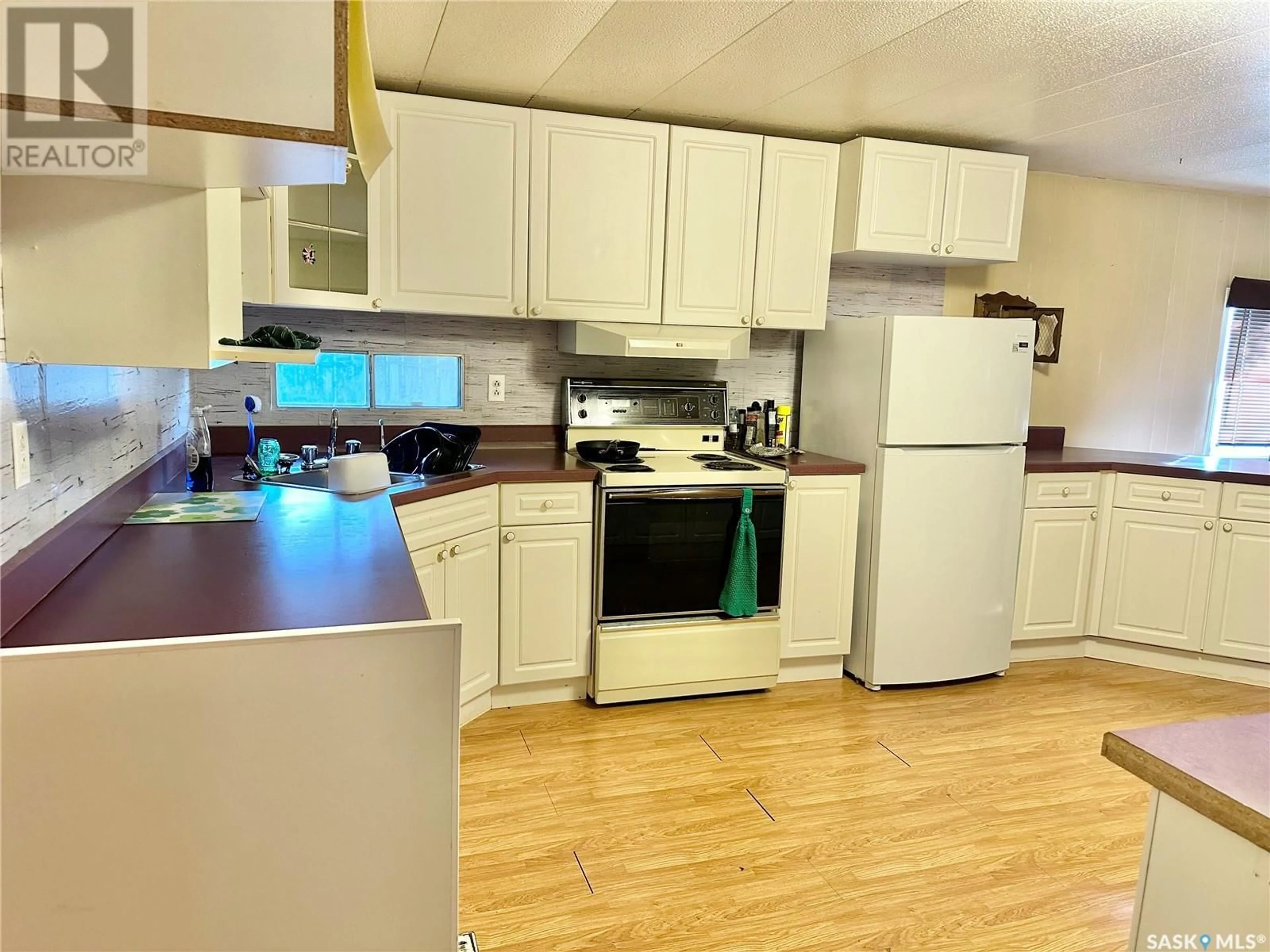 Standard kitchen, wood floors, cottage for 115 First AVENUE W, Leoville Saskatchewan S0J1N0