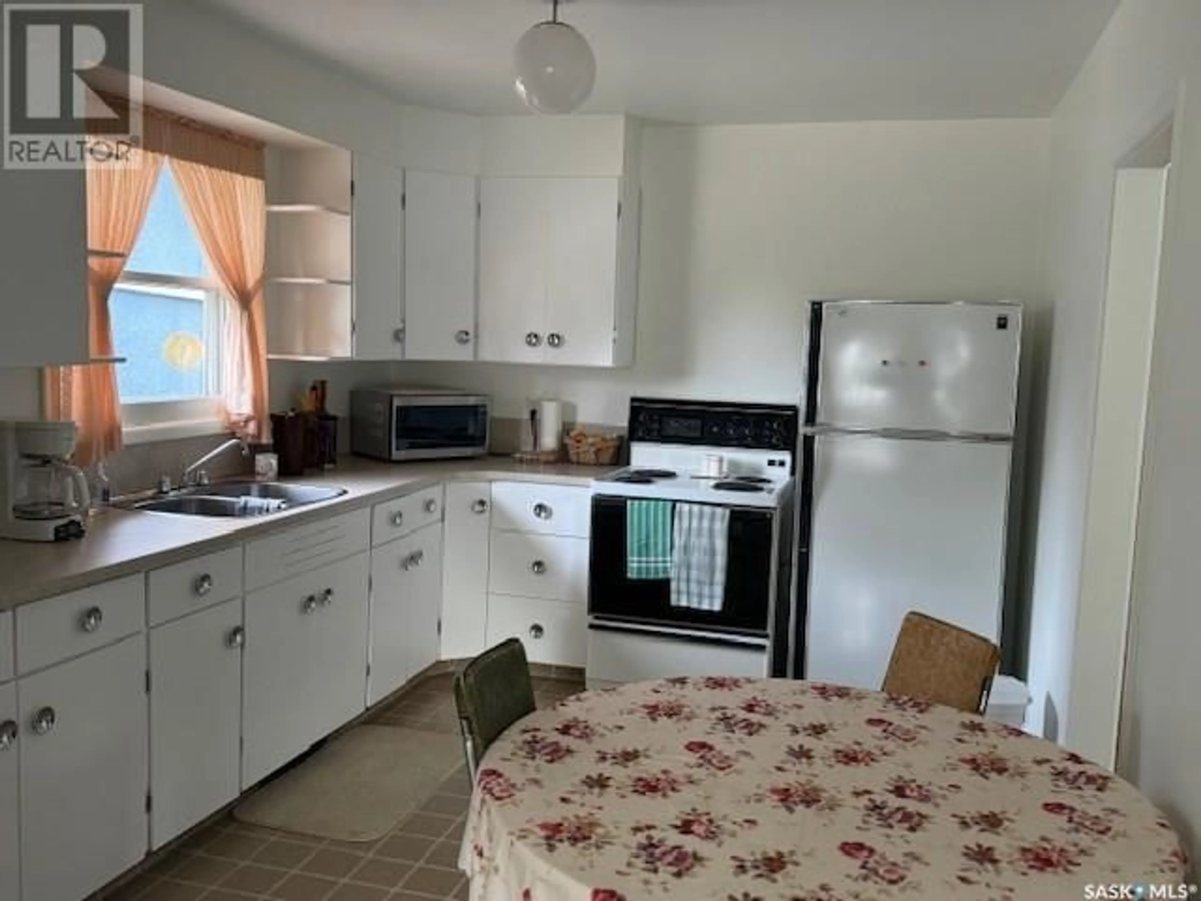 Standard kitchen, unknown for 1462 108TH STREET, North Battleford Saskatchewan S9A2B8