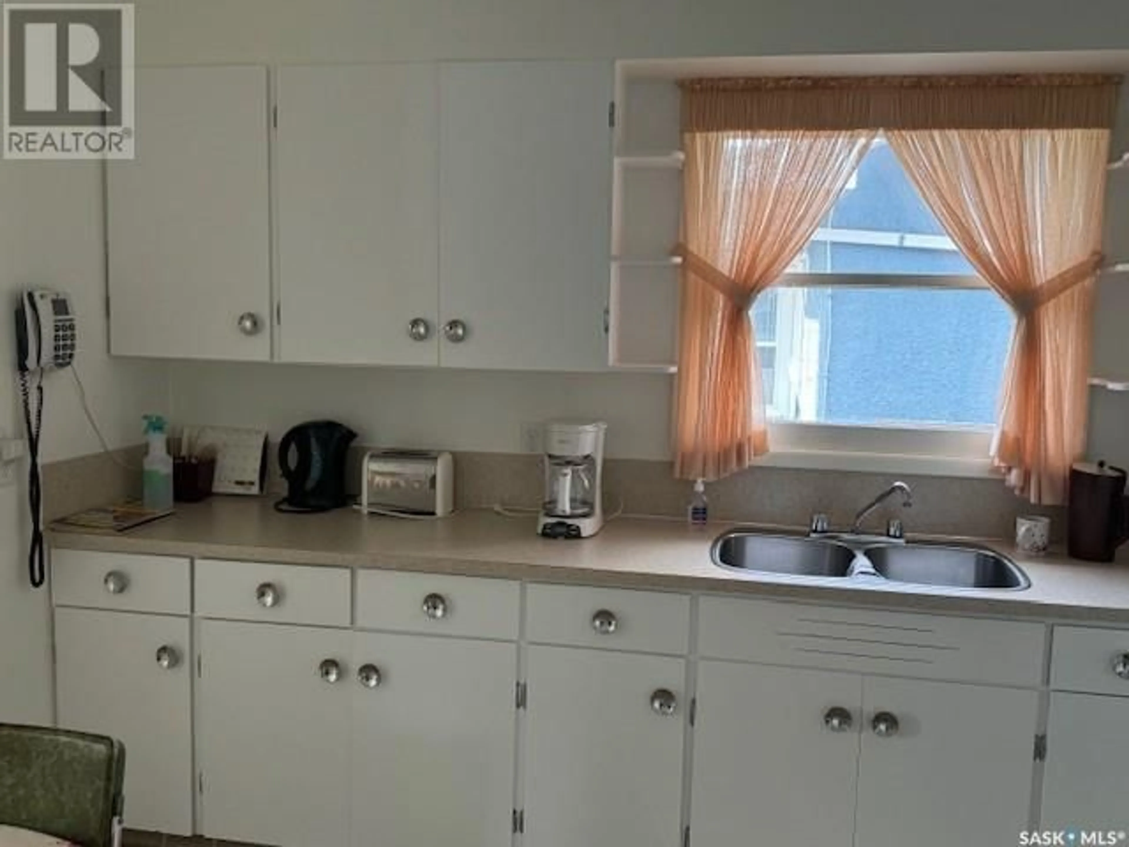 Standard kitchen, unknown for 1462 108TH STREET, North Battleford Saskatchewan S9A2B8