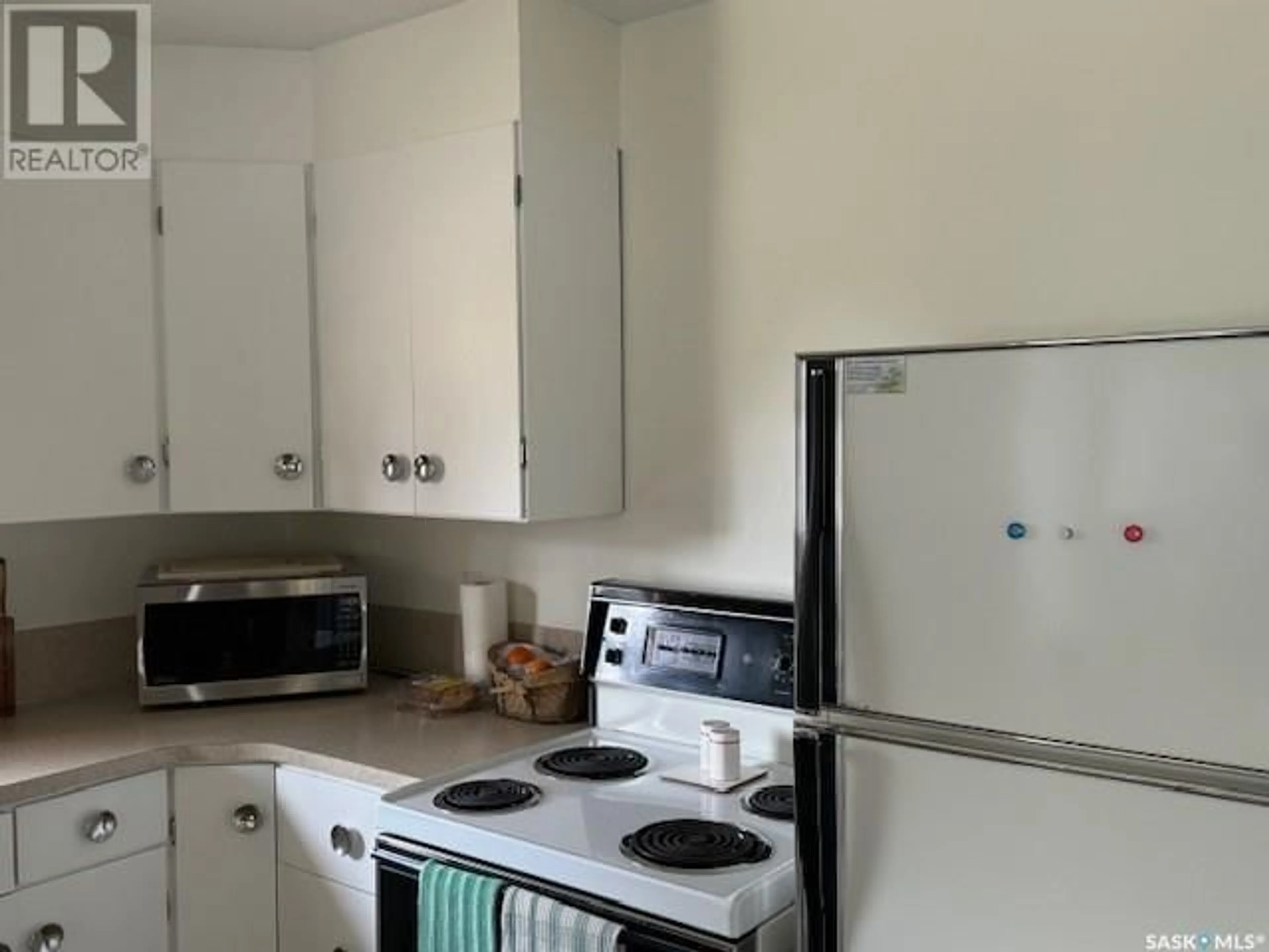 Standard kitchen, unknown for 1462 108TH STREET, North Battleford Saskatchewan S9A2B8