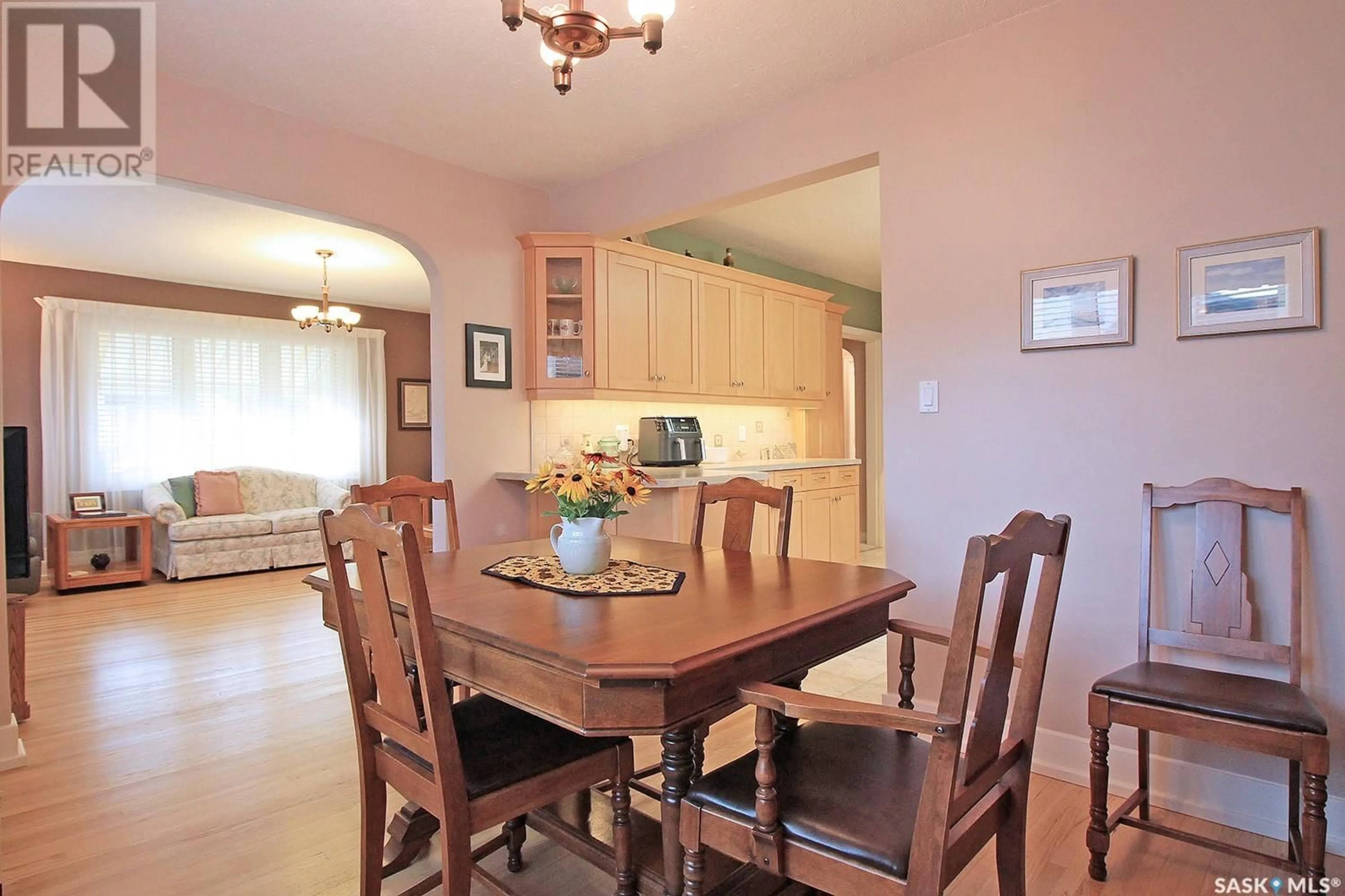 Dining room, wood floors, cottage for 225 Third AVENUE N, Yorkton Saskatchewan S3N1C6