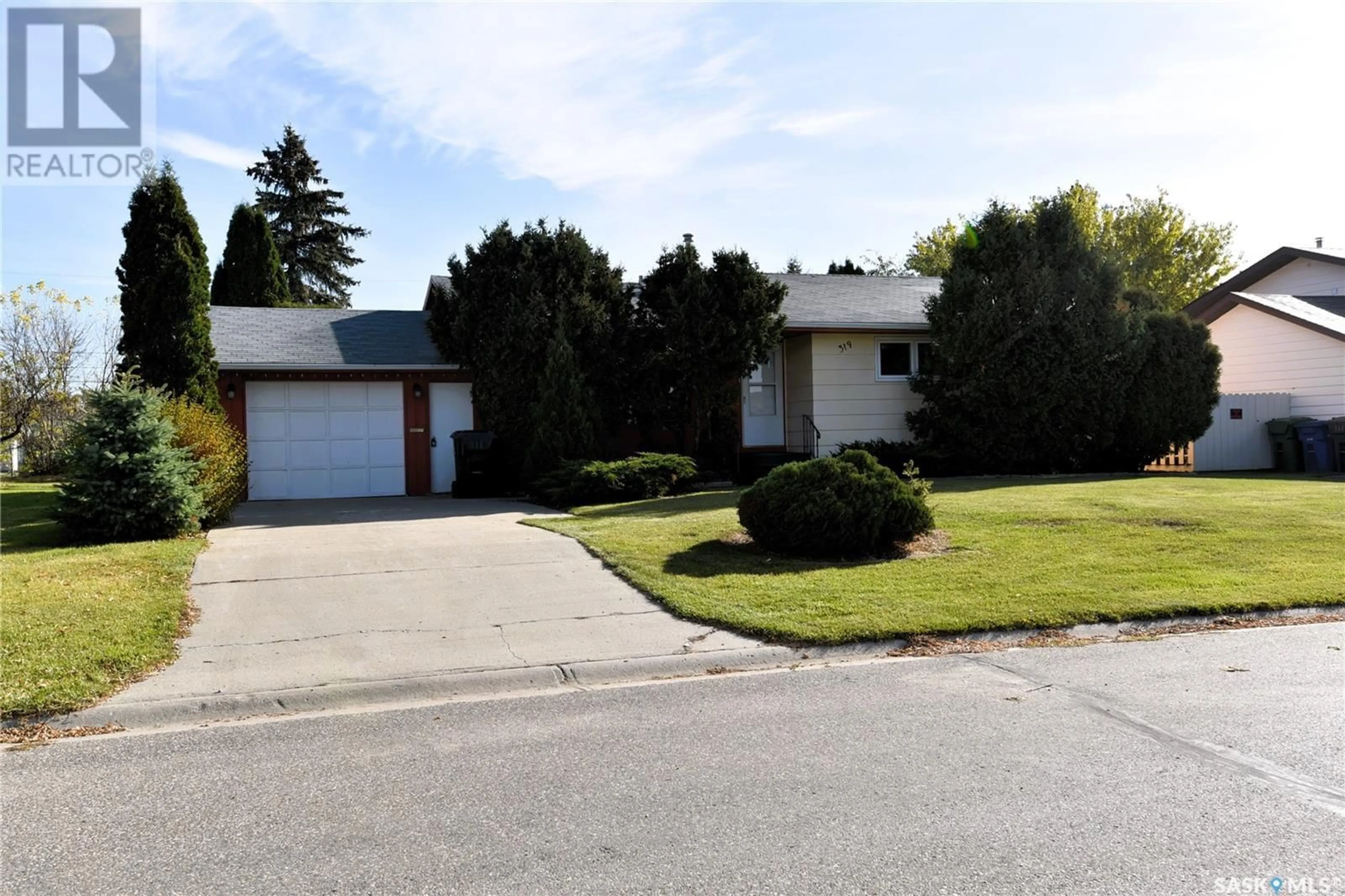 Frontside or backside of a home, the street view for 319 4th STREET N, Nipawin Saskatchewan S0E1E0