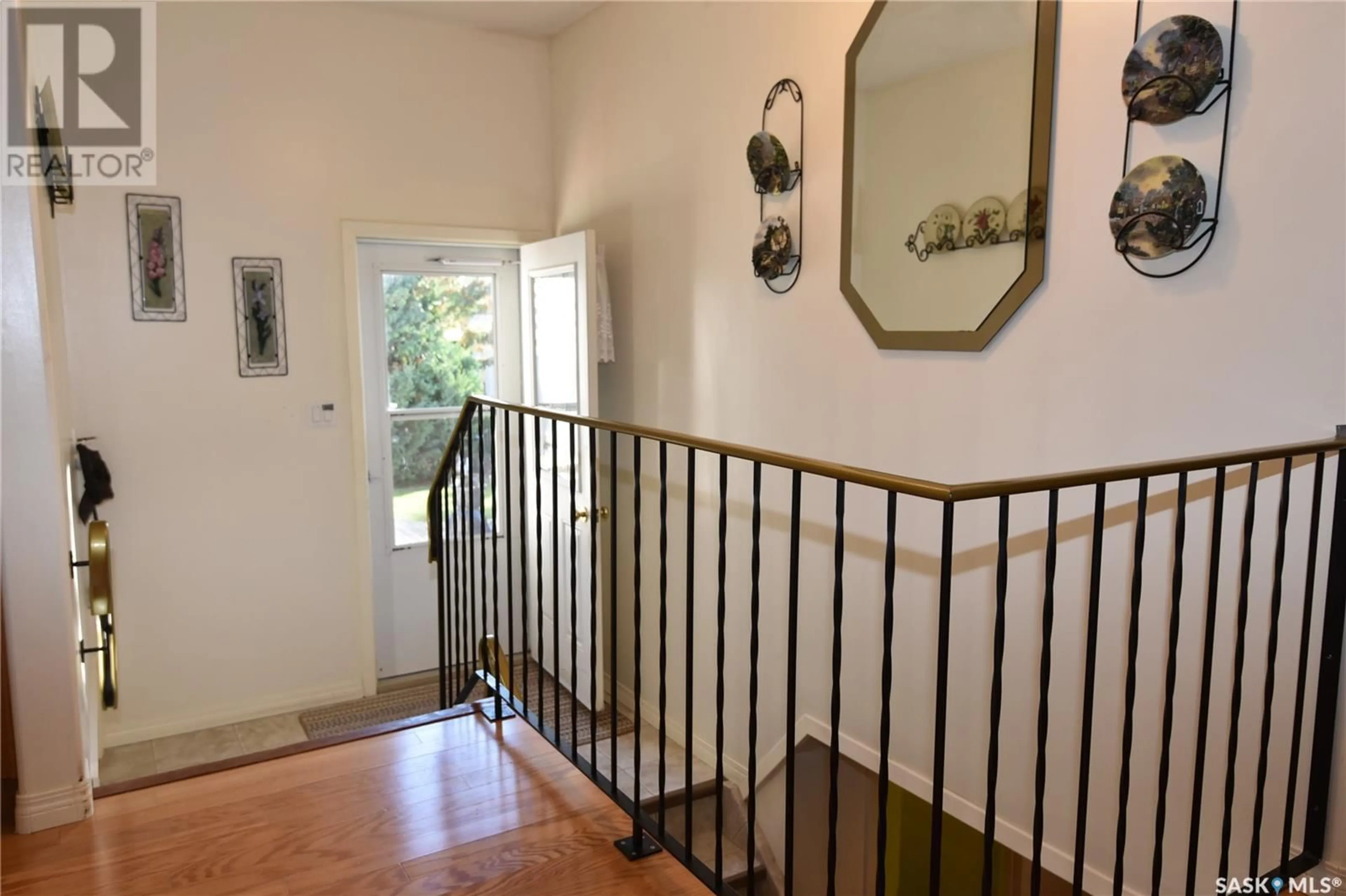 Indoor foyer, wood floors for 319 4th STREET N, Nipawin Saskatchewan S0E1E0