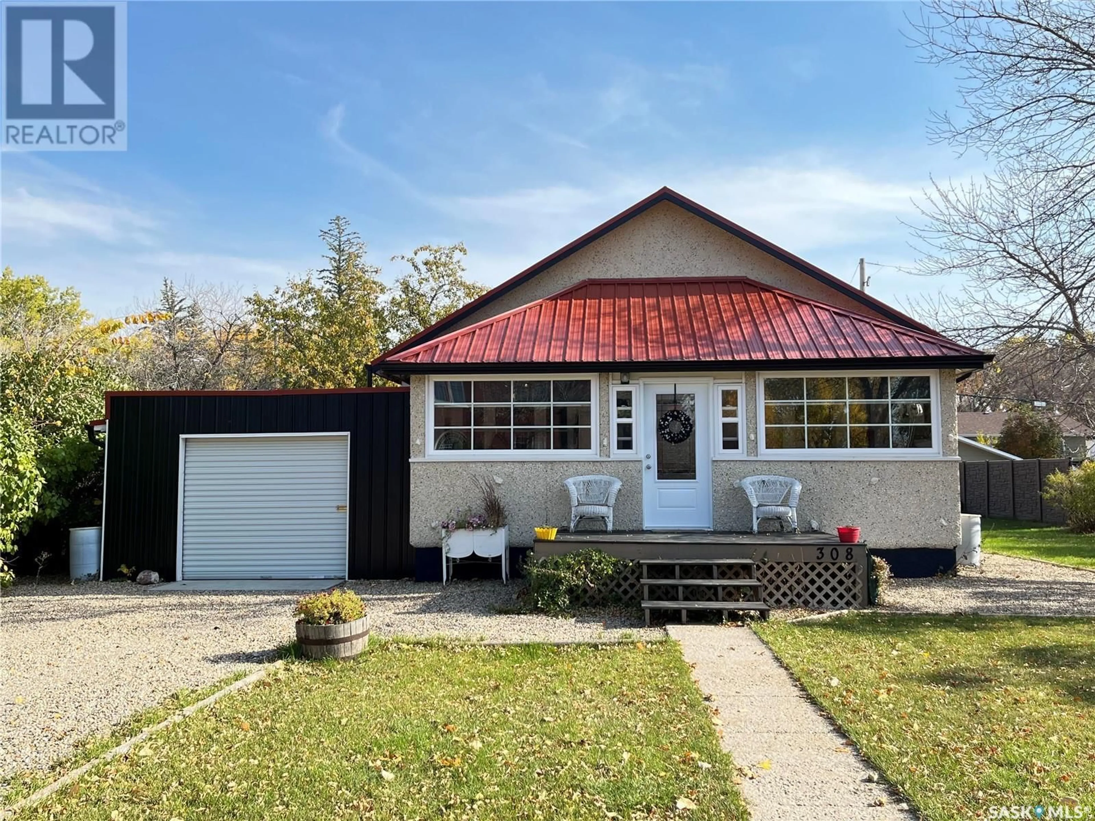 Frontside or backside of a home, cottage for 308 Jasper STREET, Maple Creek Saskatchewan S0N1N0