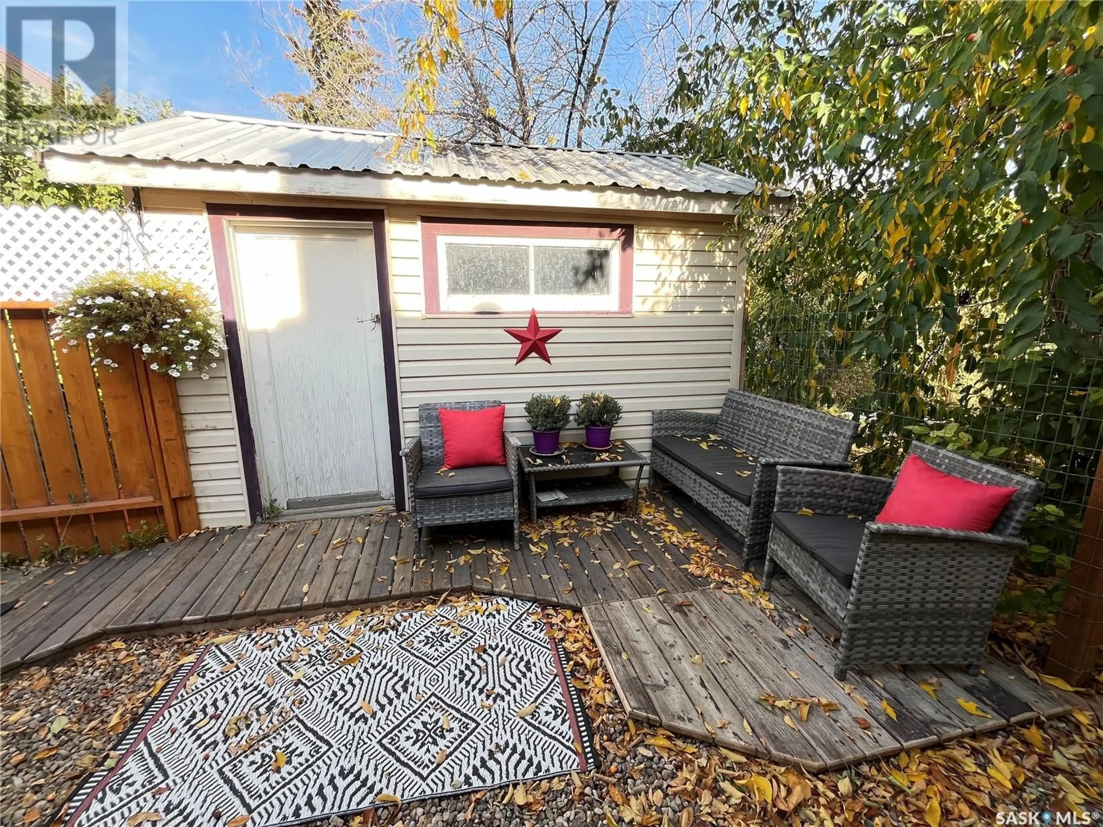 Patio, cottage for 308 Jasper STREET, Maple Creek Saskatchewan S0N1N0