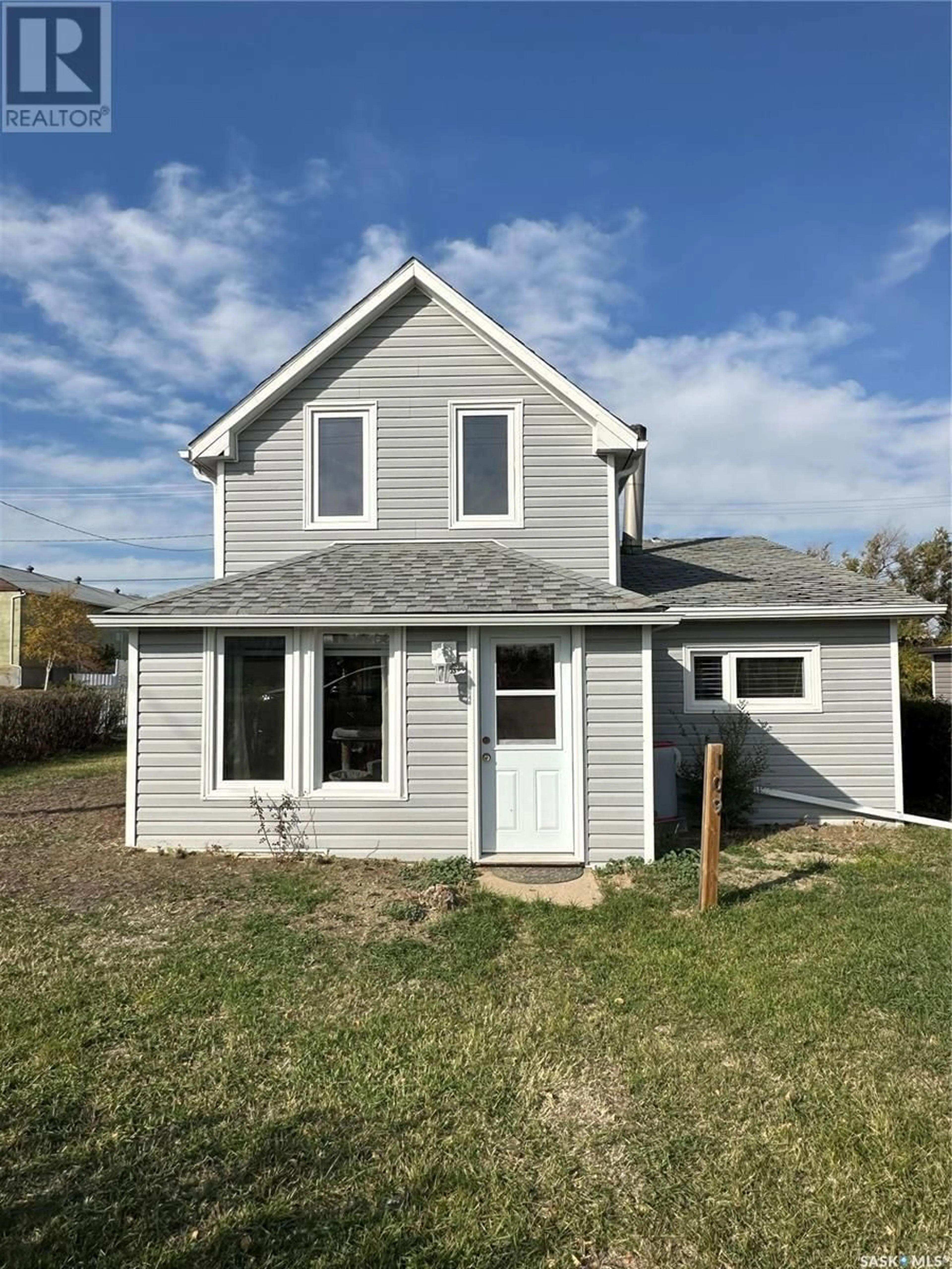 Frontside or backside of a home, cottage for 109 2nd STREET S, Cabri Saskatchewan S0N0J0