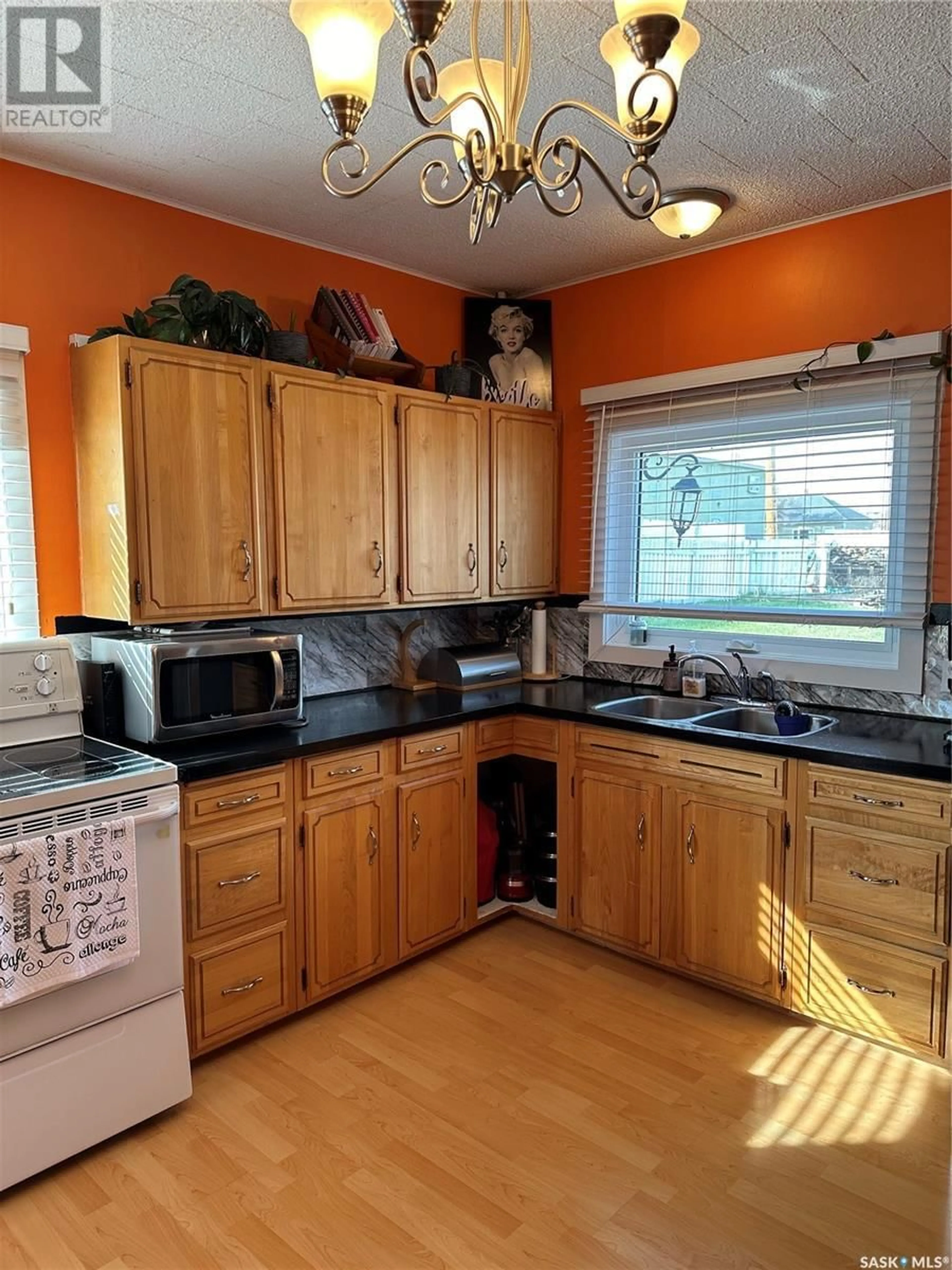 Standard kitchen for 109 2nd STREET S, Cabri Saskatchewan S0N0J0