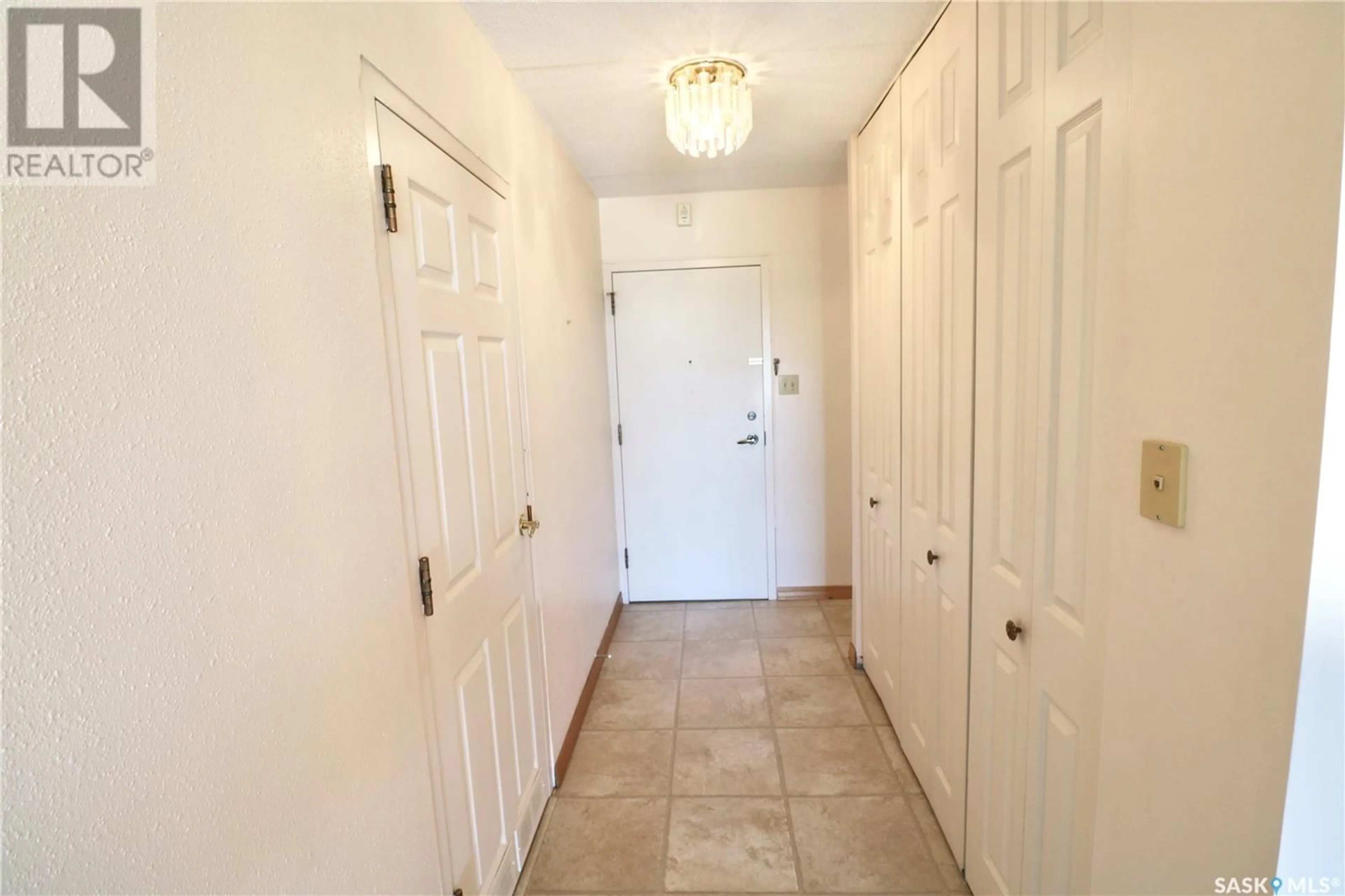 Indoor entryway, not visible floor for 1405 3520 Hillsdale STREET, Regina Saskatchewan S4S5Z5