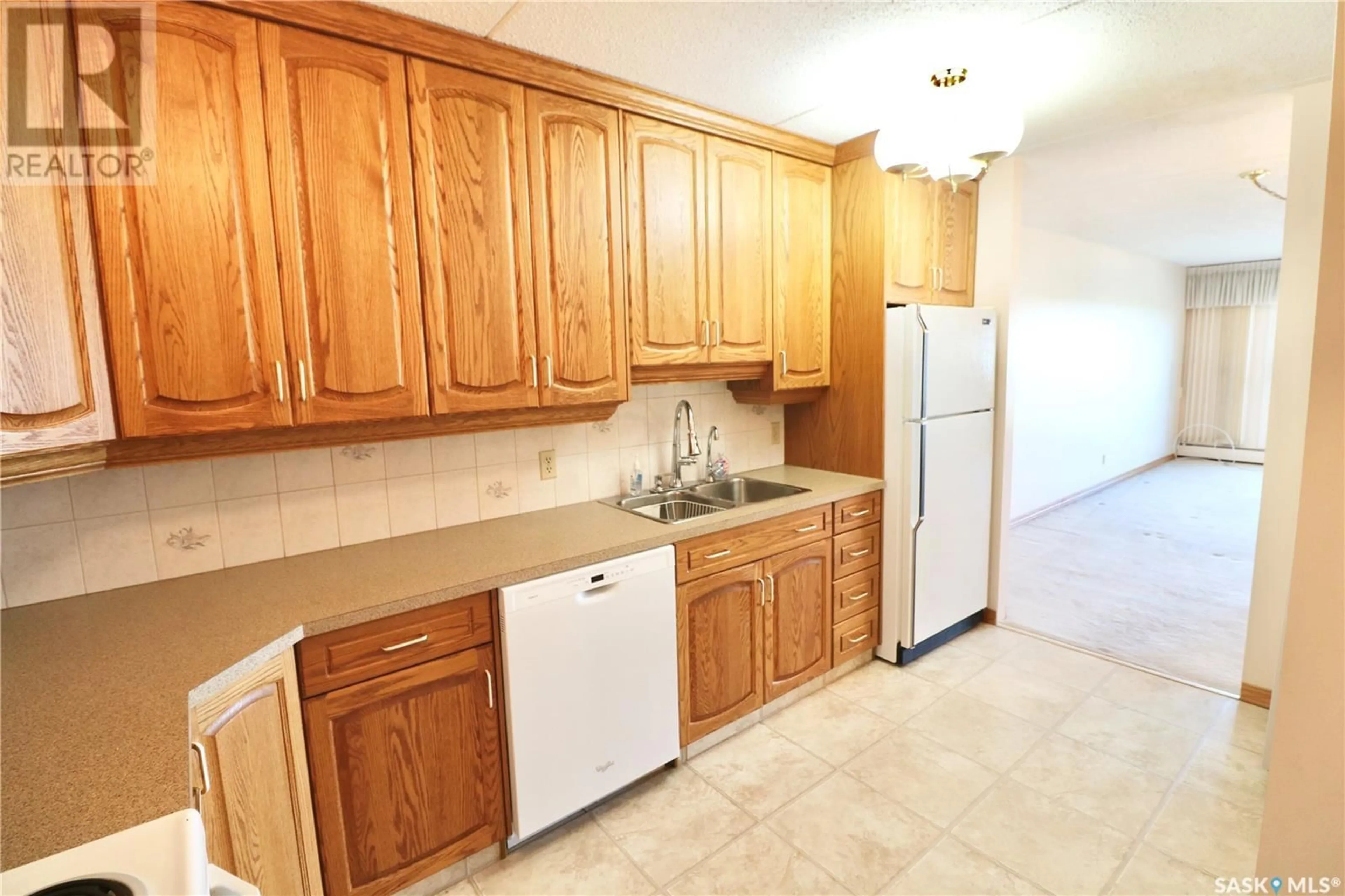 Standard kitchen, wood floors for 1405 3520 Hillsdale STREET, Regina Saskatchewan S4S5Z5