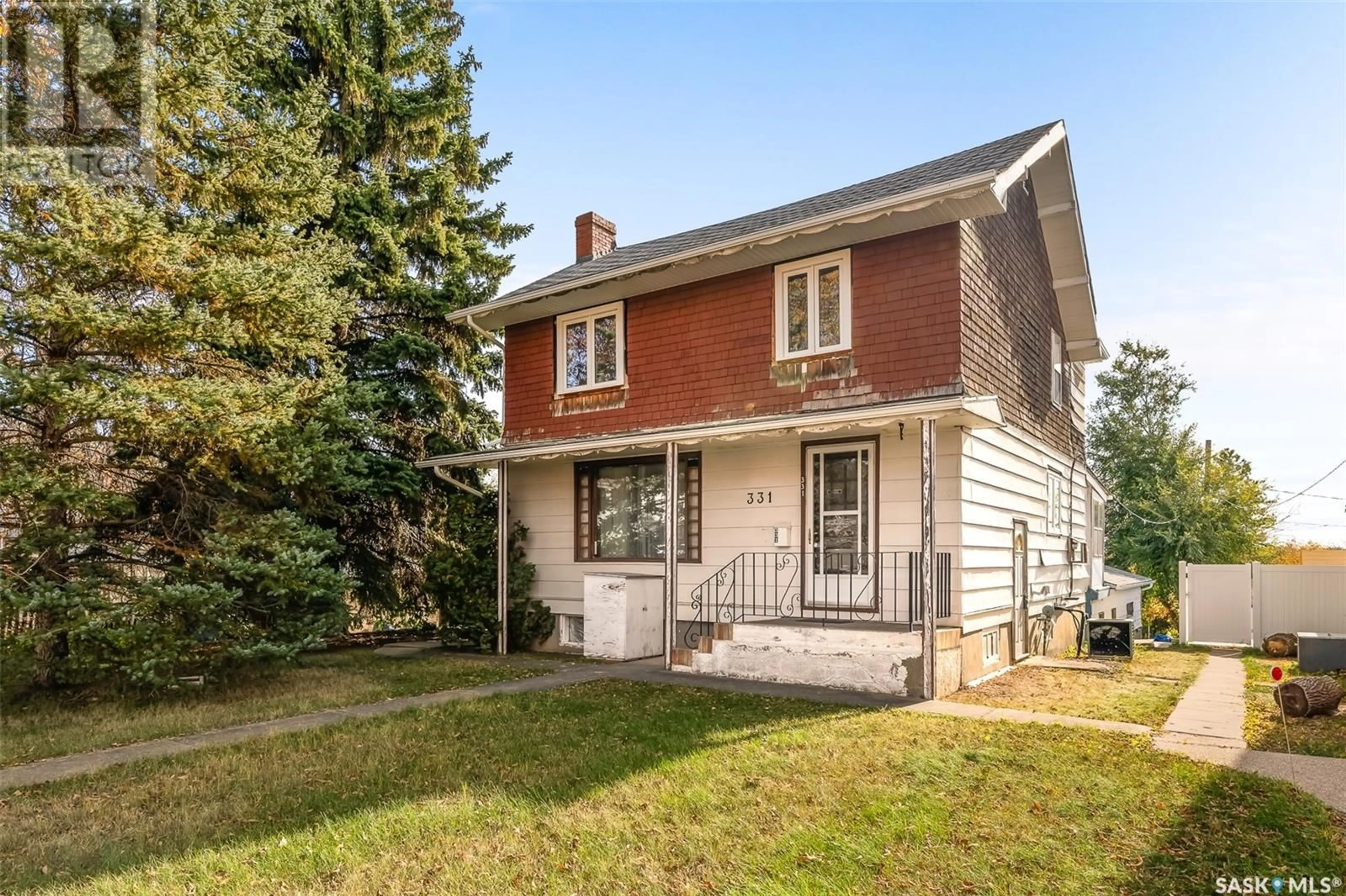 Frontside or backside of a home, cottage for 331 Oxford STREET W, Moose Jaw Saskatchewan S6H2P1