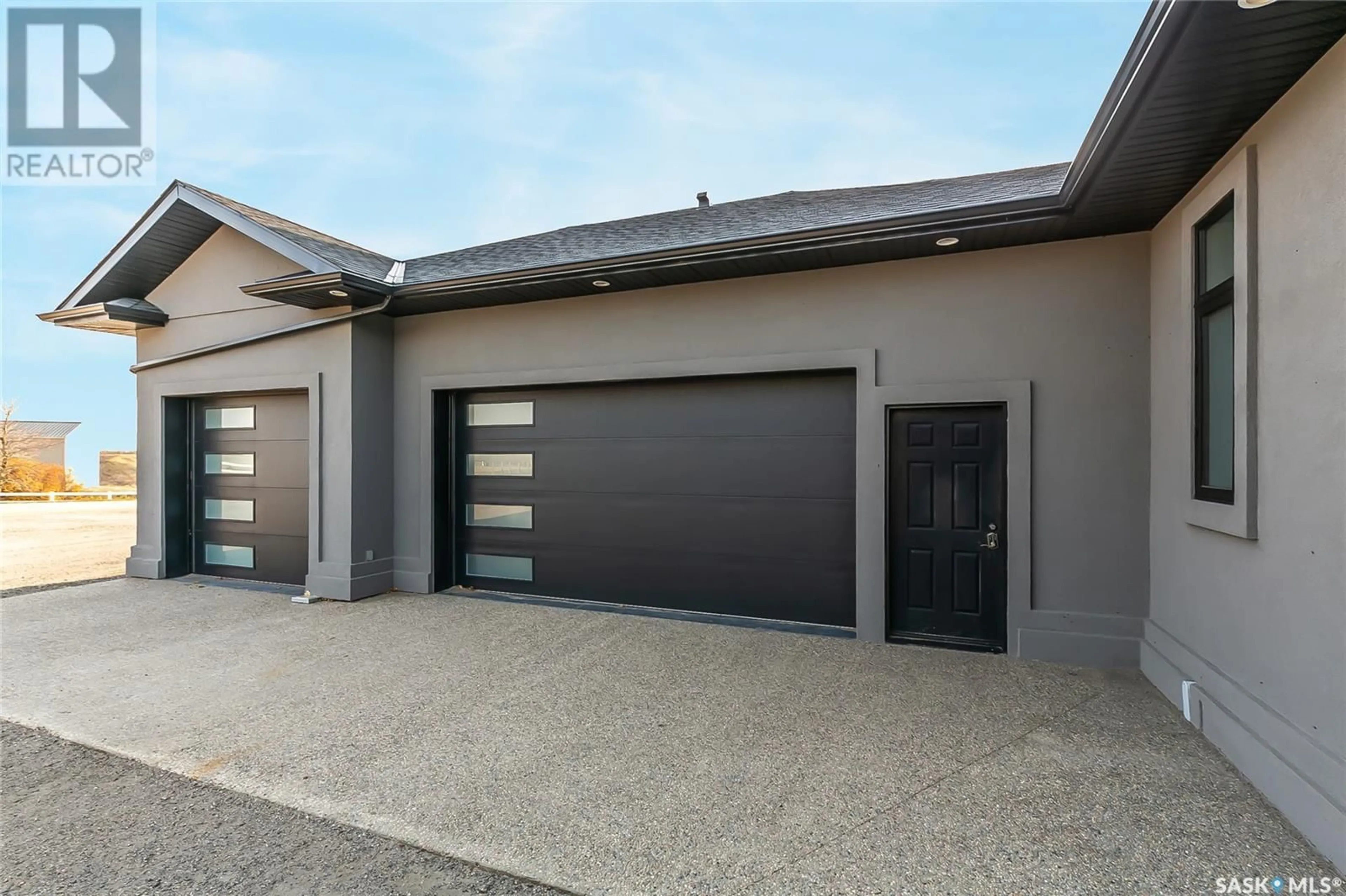 Indoor garage, cement floor for 22 Hood ROAD, Longlaketon Rm No. 219 Saskatchewan S0G4L0